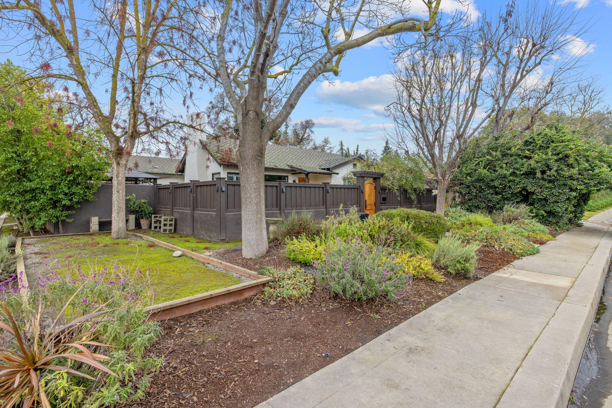 1501 W College Ave, Visalia, CA 93277