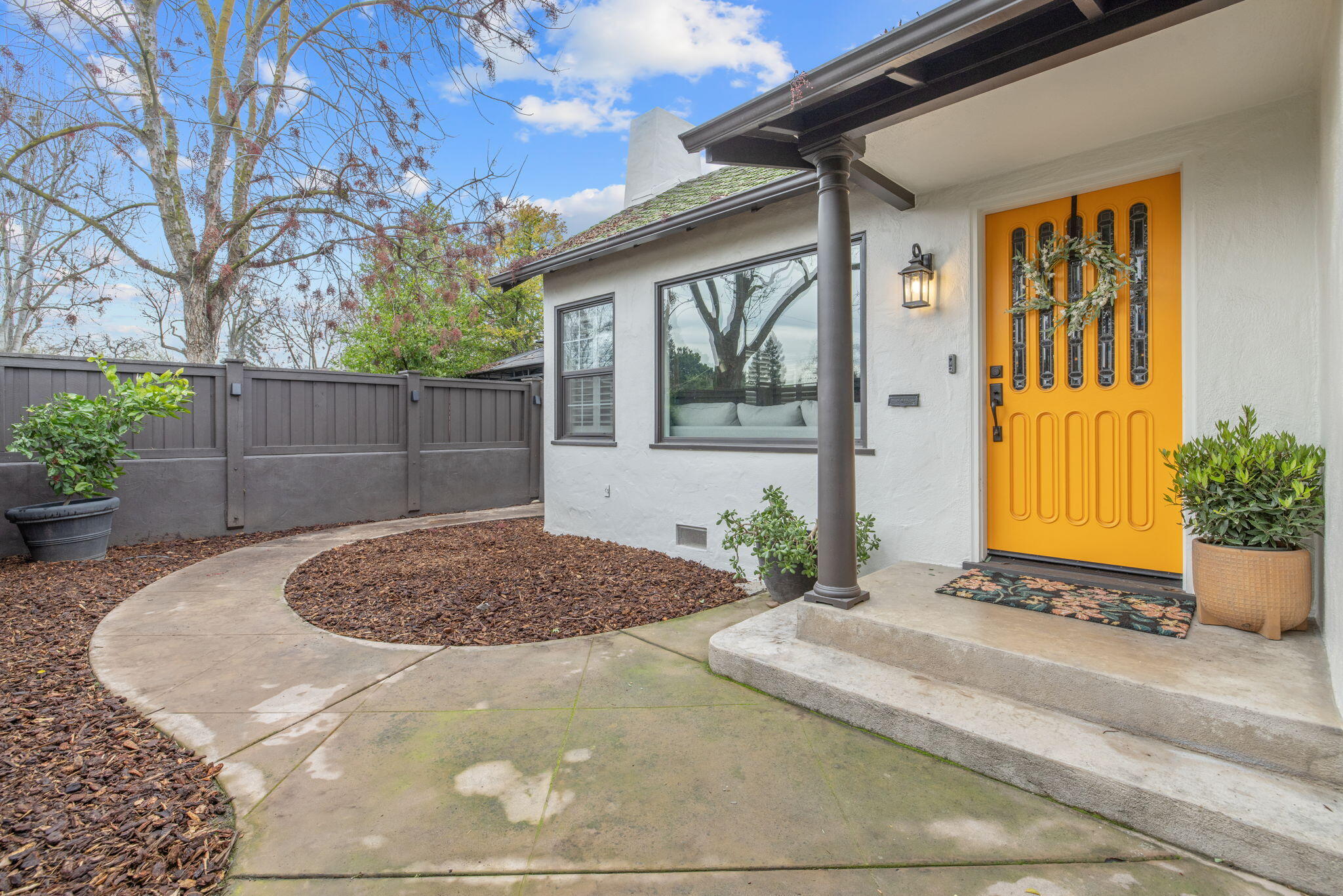 1501 W College Ave, Visalia, CA 93277