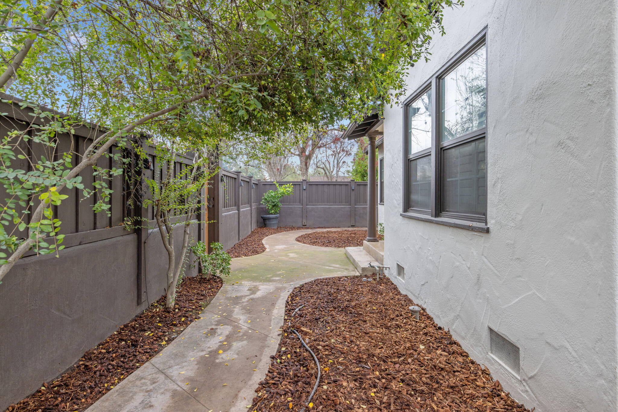 1501 W College Ave, Visalia, CA 93277