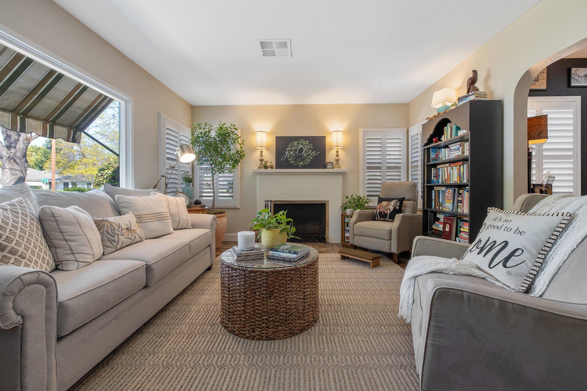 1501 W College Ave, Visalia, CA 93277