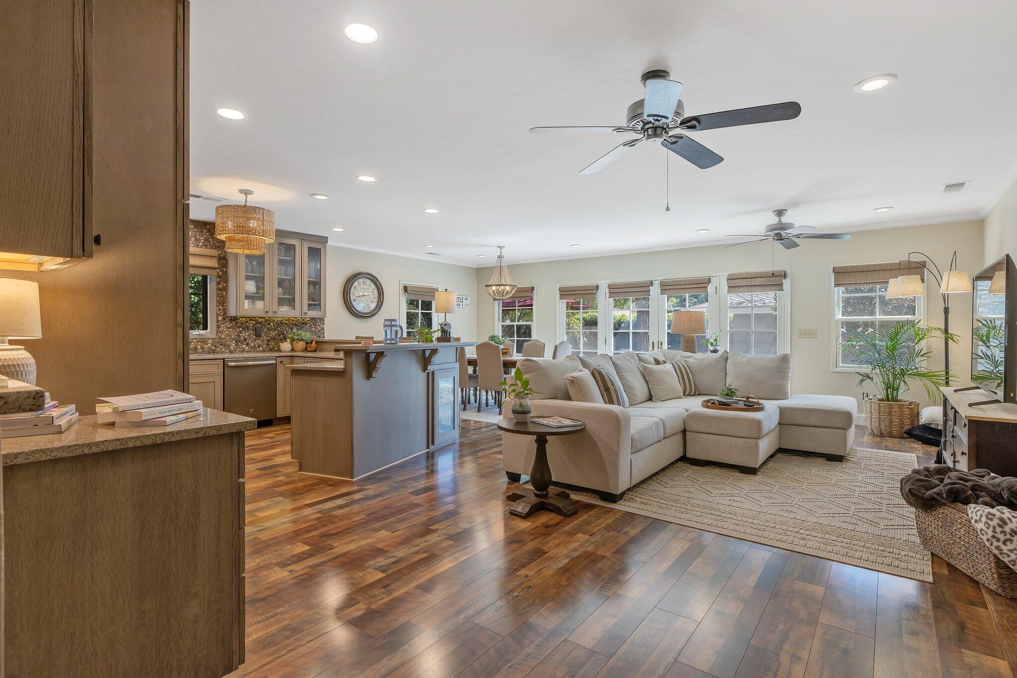 1501 W College Ave, Visalia, CA 93277