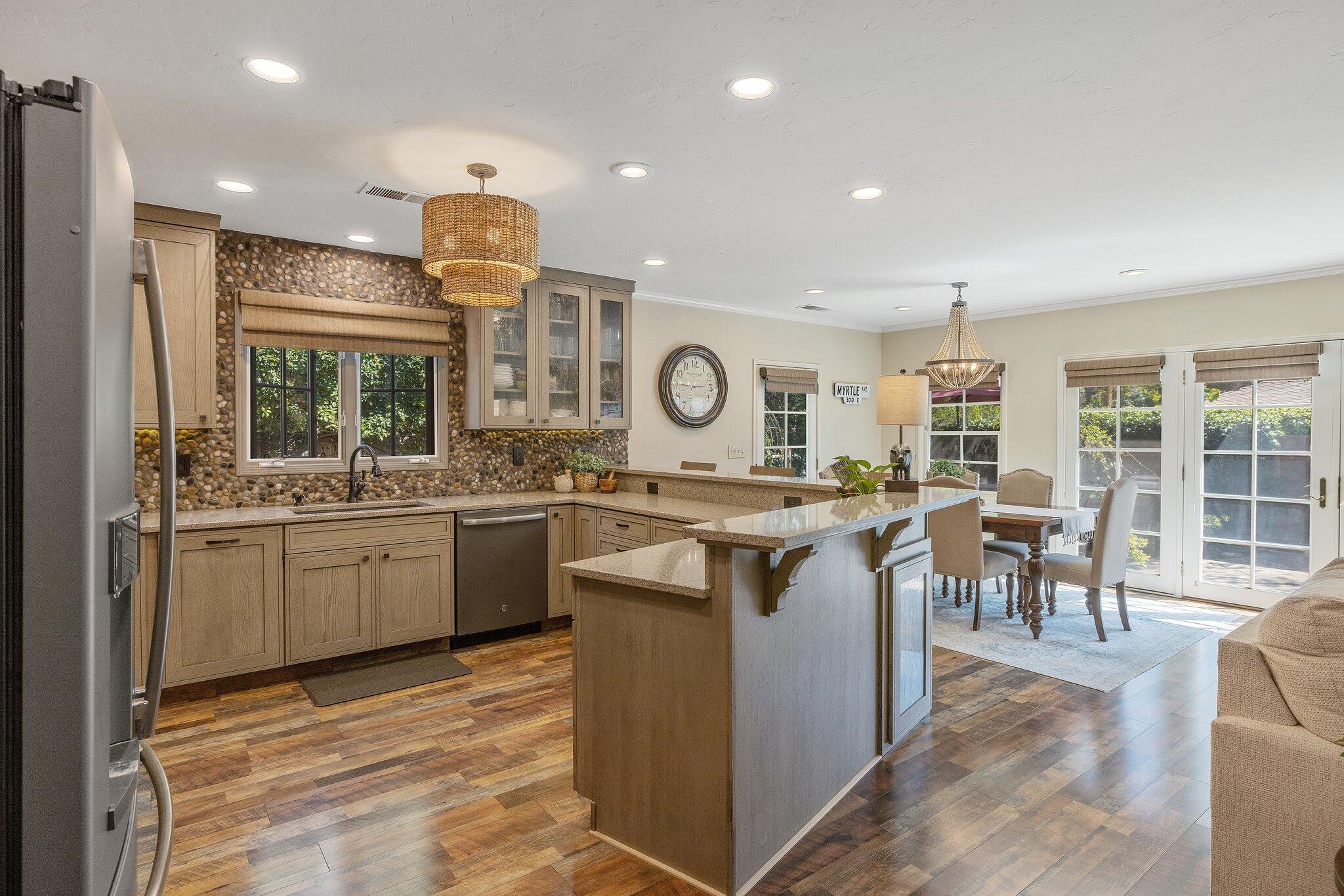 1501 W College Ave, Visalia, CA 93277