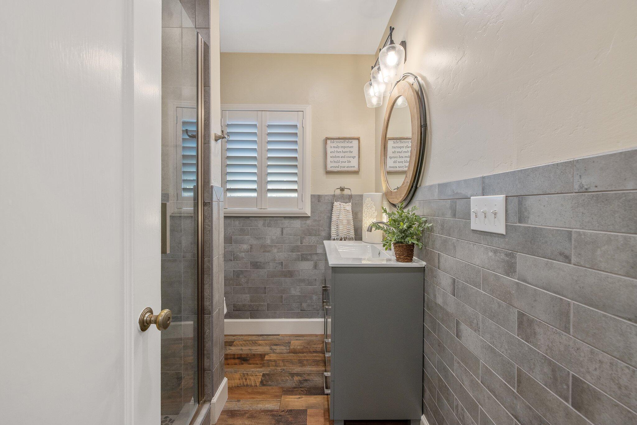 1501 W College Ave, Visalia, CA 93277