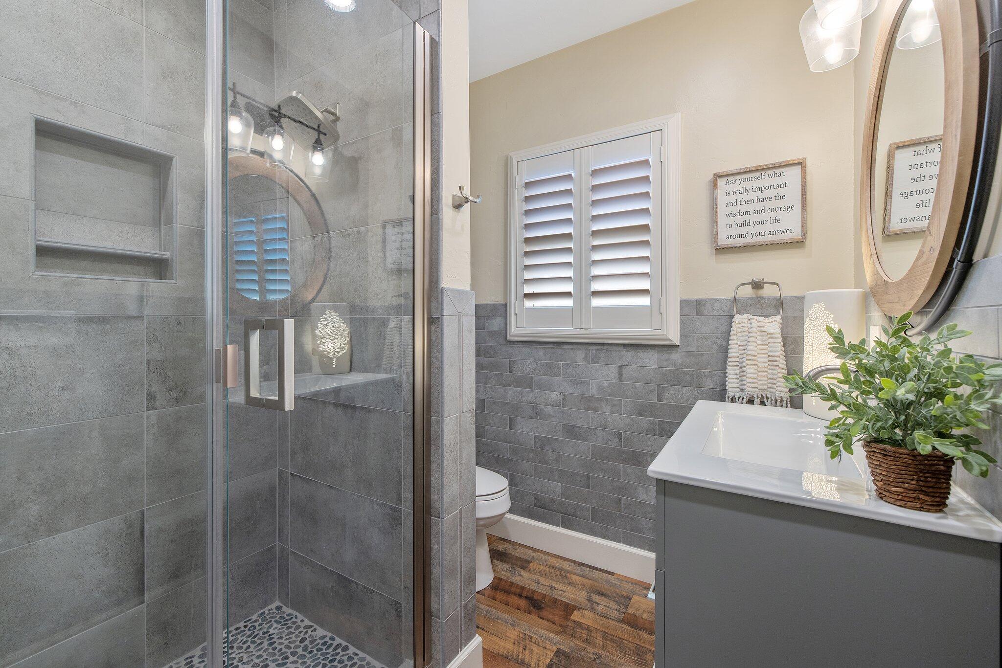 1501 W College Ave, Visalia, CA 93277