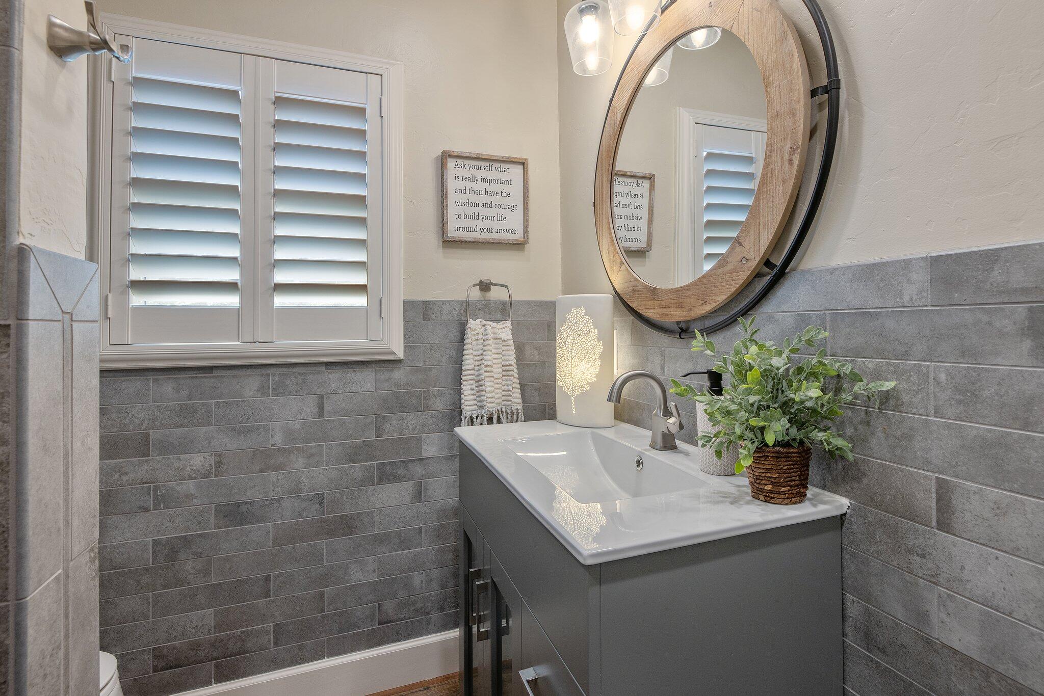 1501 W College Ave, Visalia, CA 93277