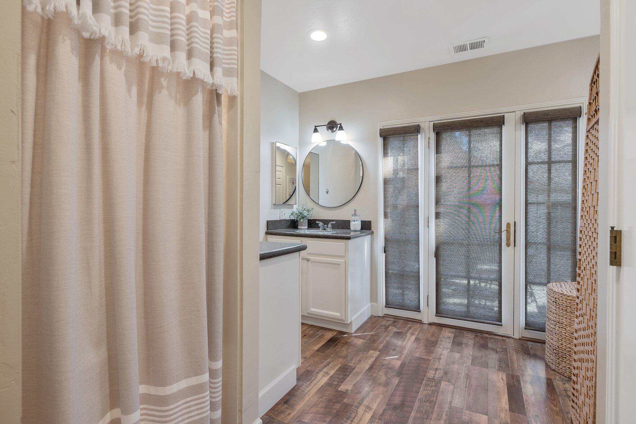 1501 W College Ave, Visalia, CA 93277