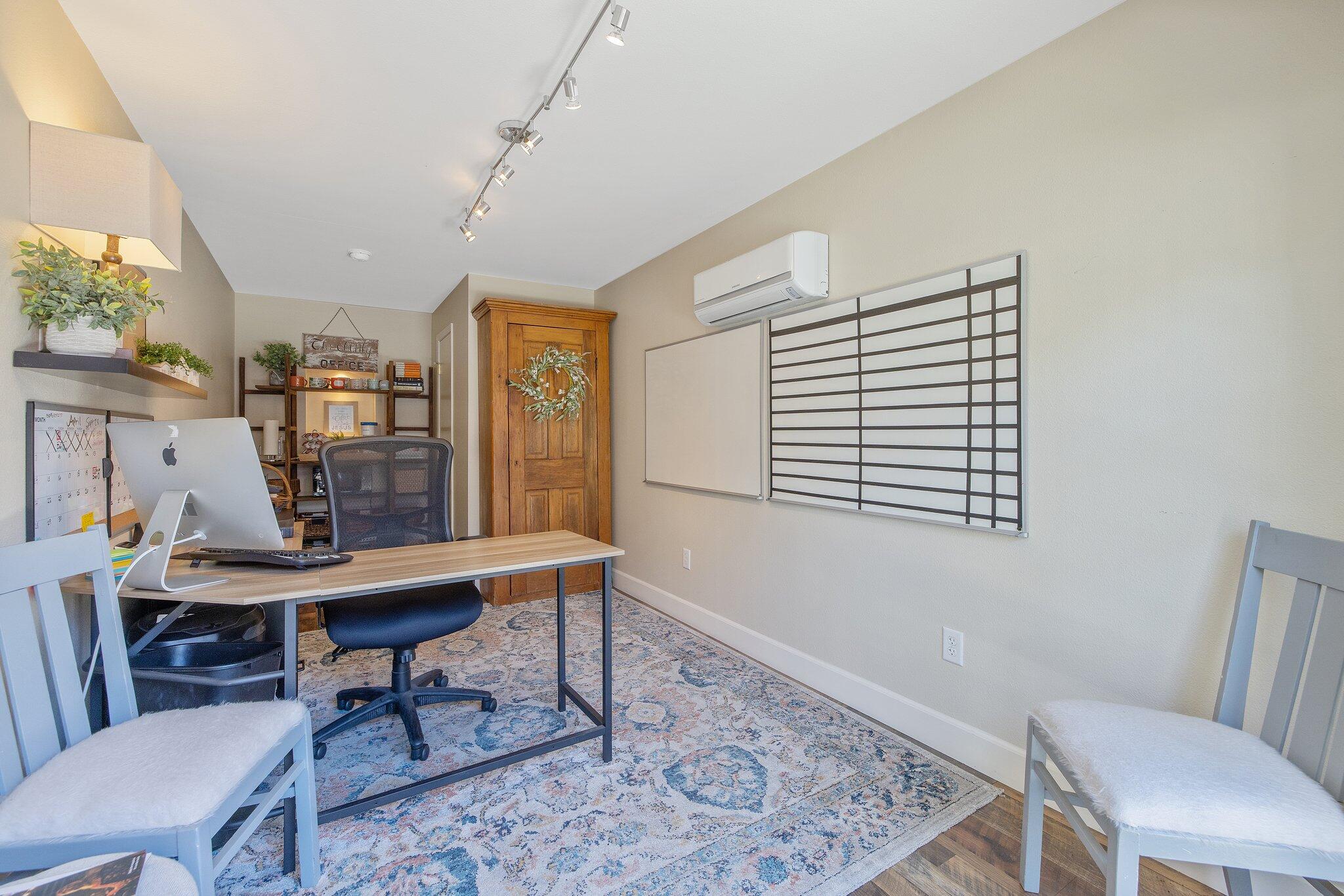 1501 W College Ave, Visalia, CA 93277