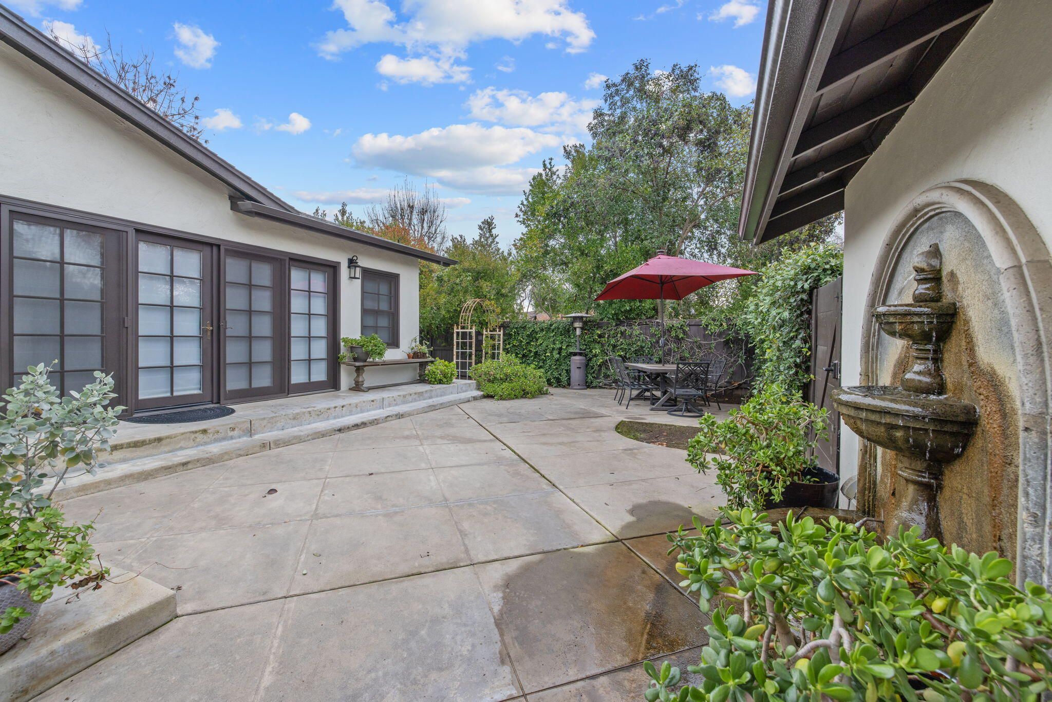 1501 W College Ave, Visalia, CA 93277