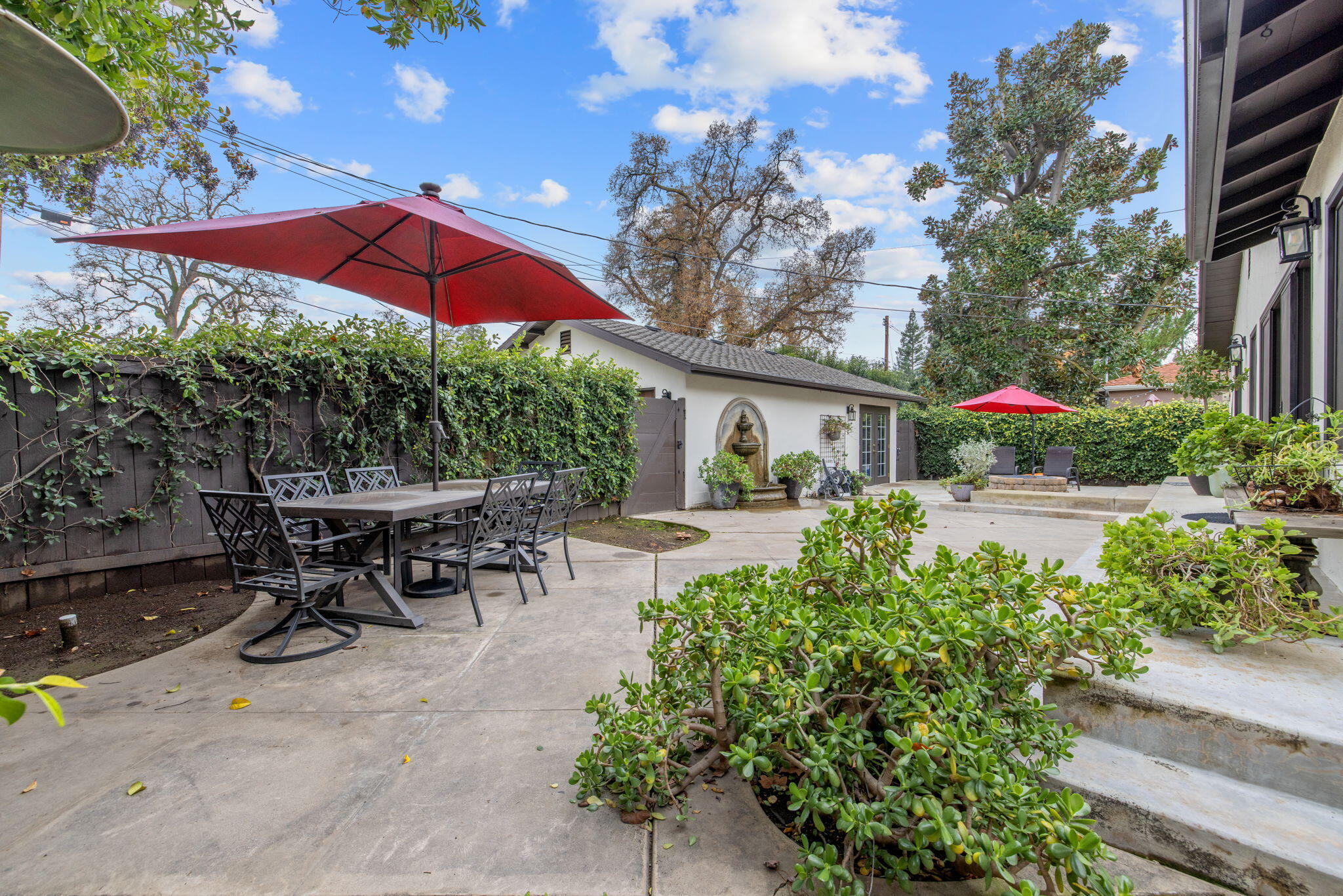 1501 W College Ave, Visalia, CA 93277