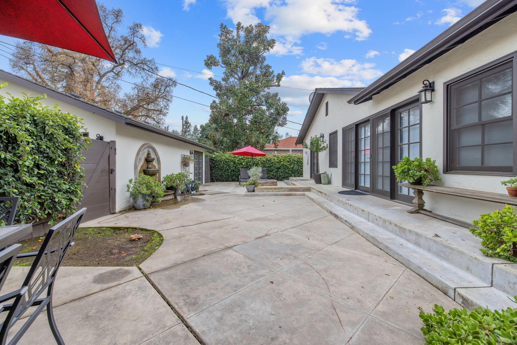 1501 W College Ave, Visalia, CA 93277