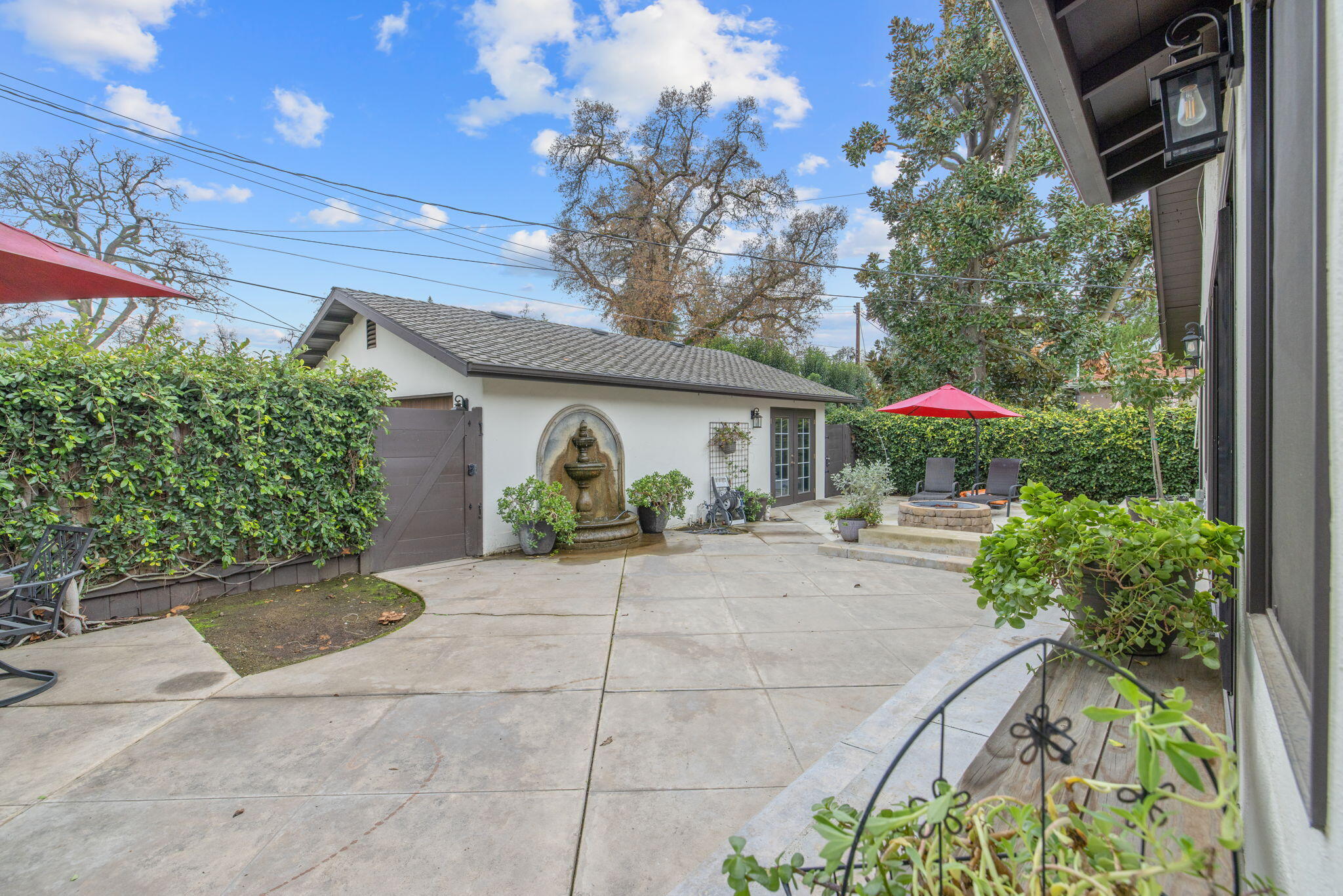 1501 W College Ave, Visalia, CA 93277