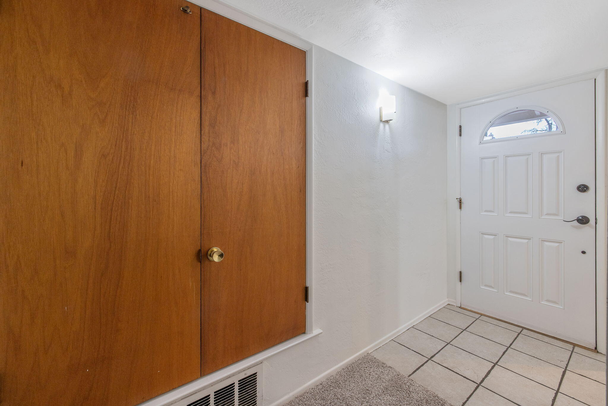 543 S Redwood St, Visalia, CA 93277