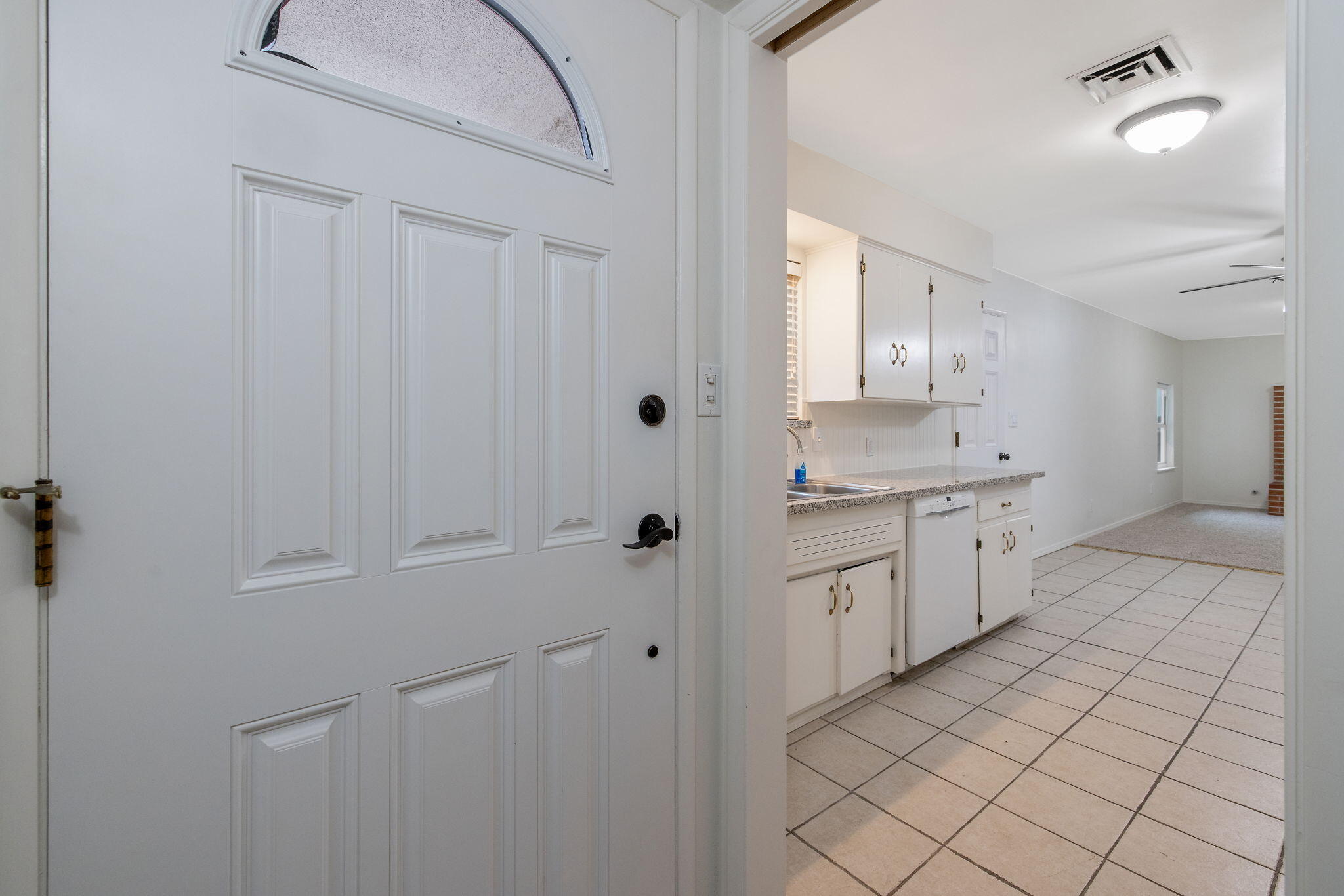 543 S Redwood St, Visalia, CA 93277