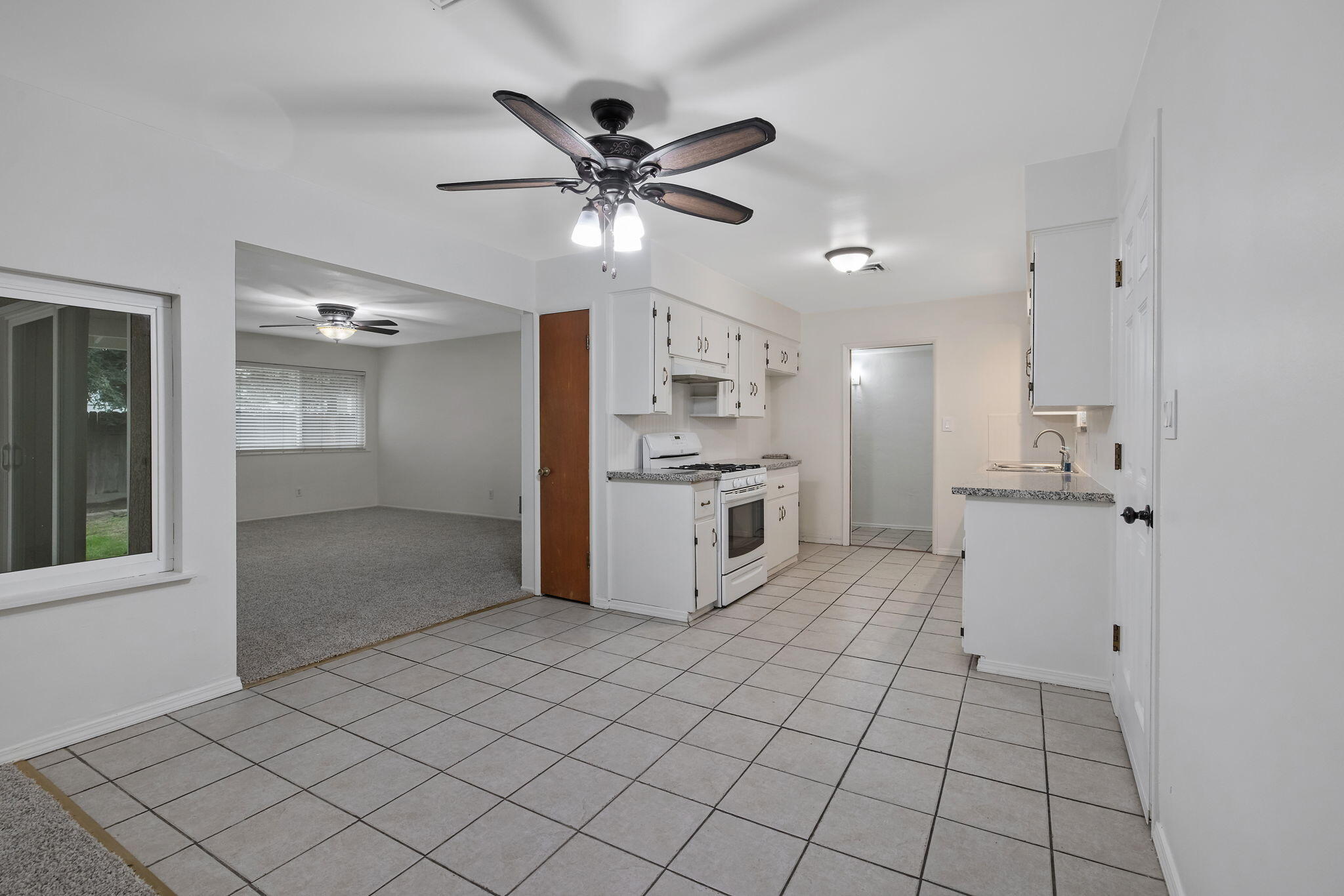 543 S Redwood St, Visalia, CA 93277