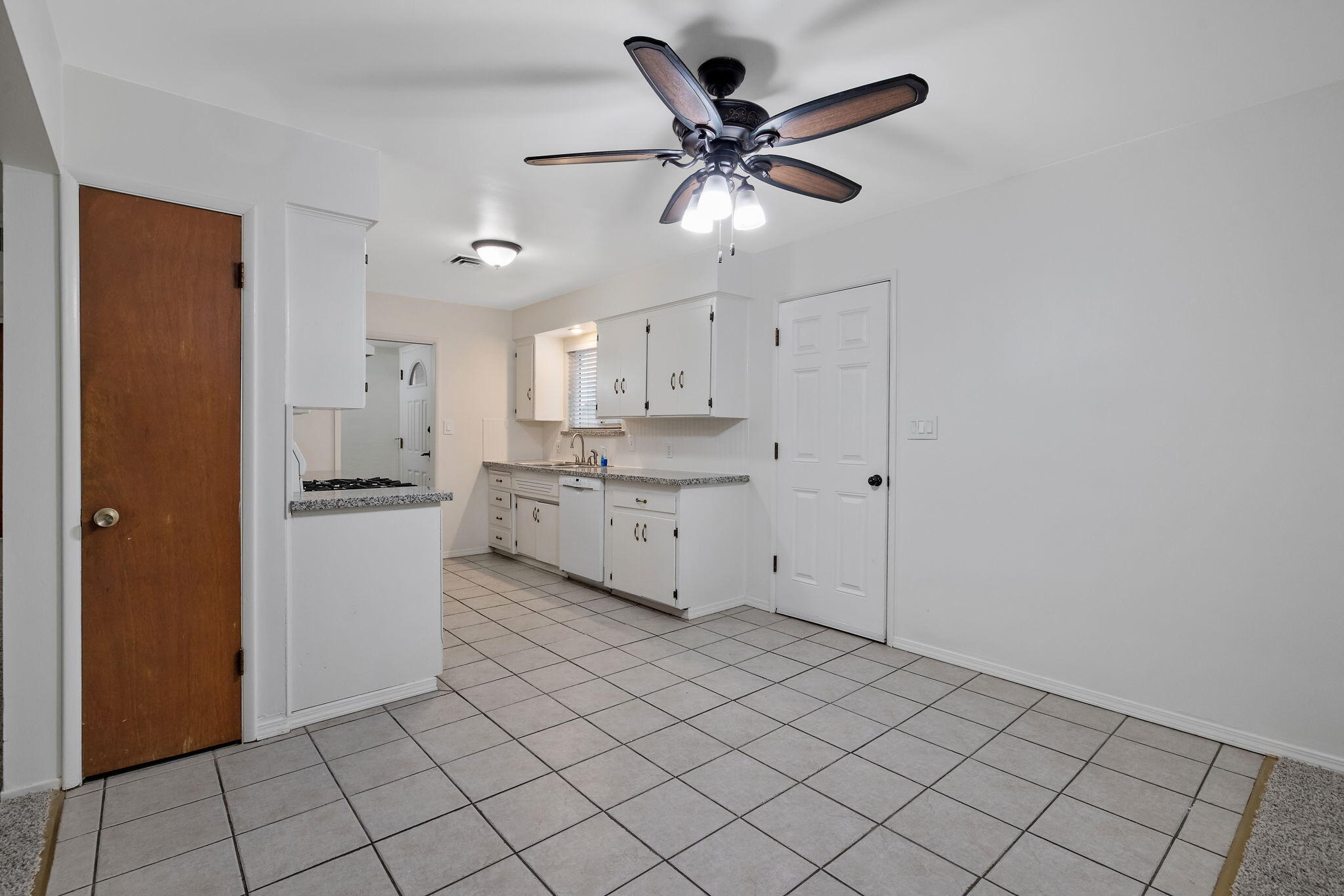 543 S Redwood St, Visalia, CA 93277