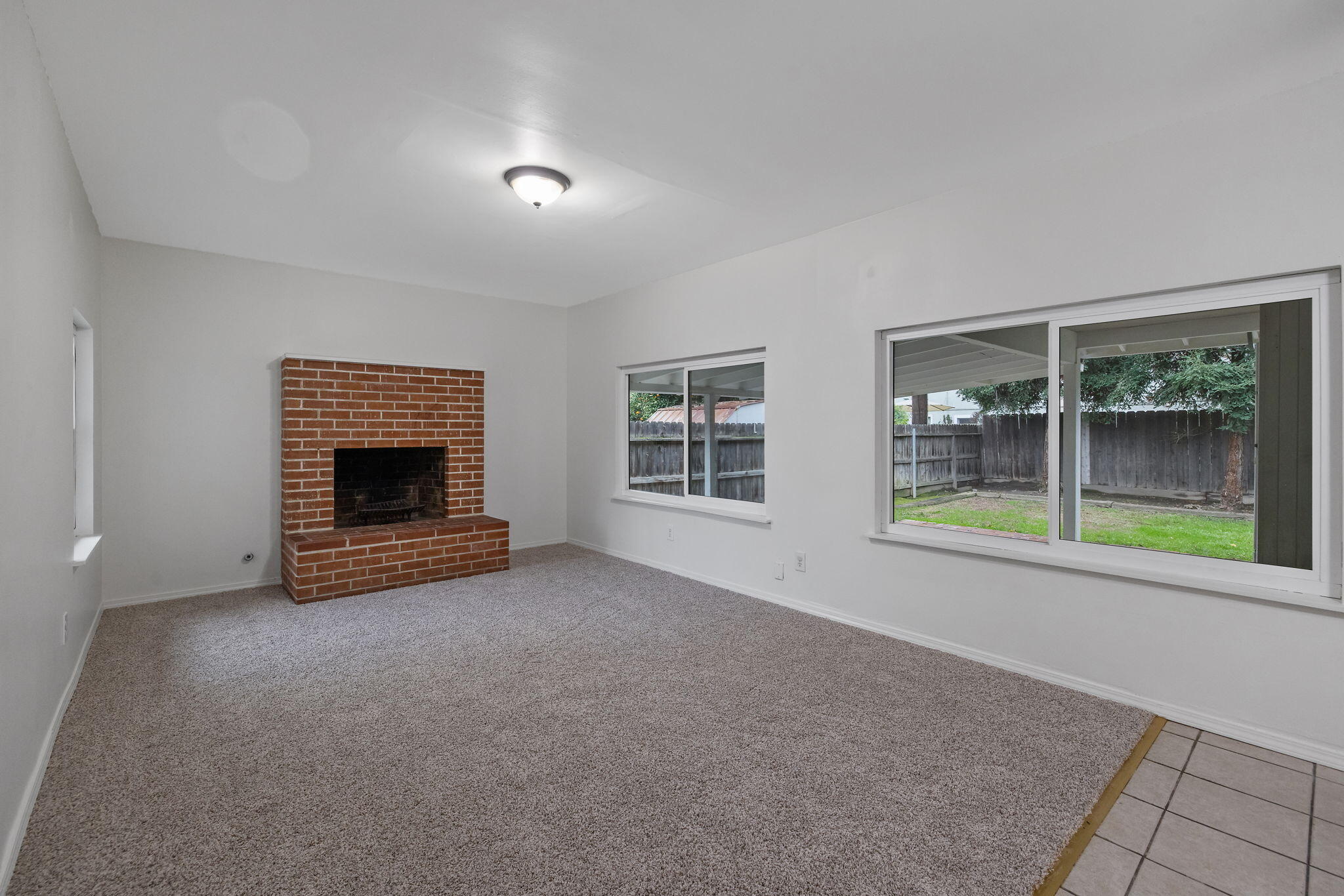 543 S Redwood St, Visalia, CA 93277