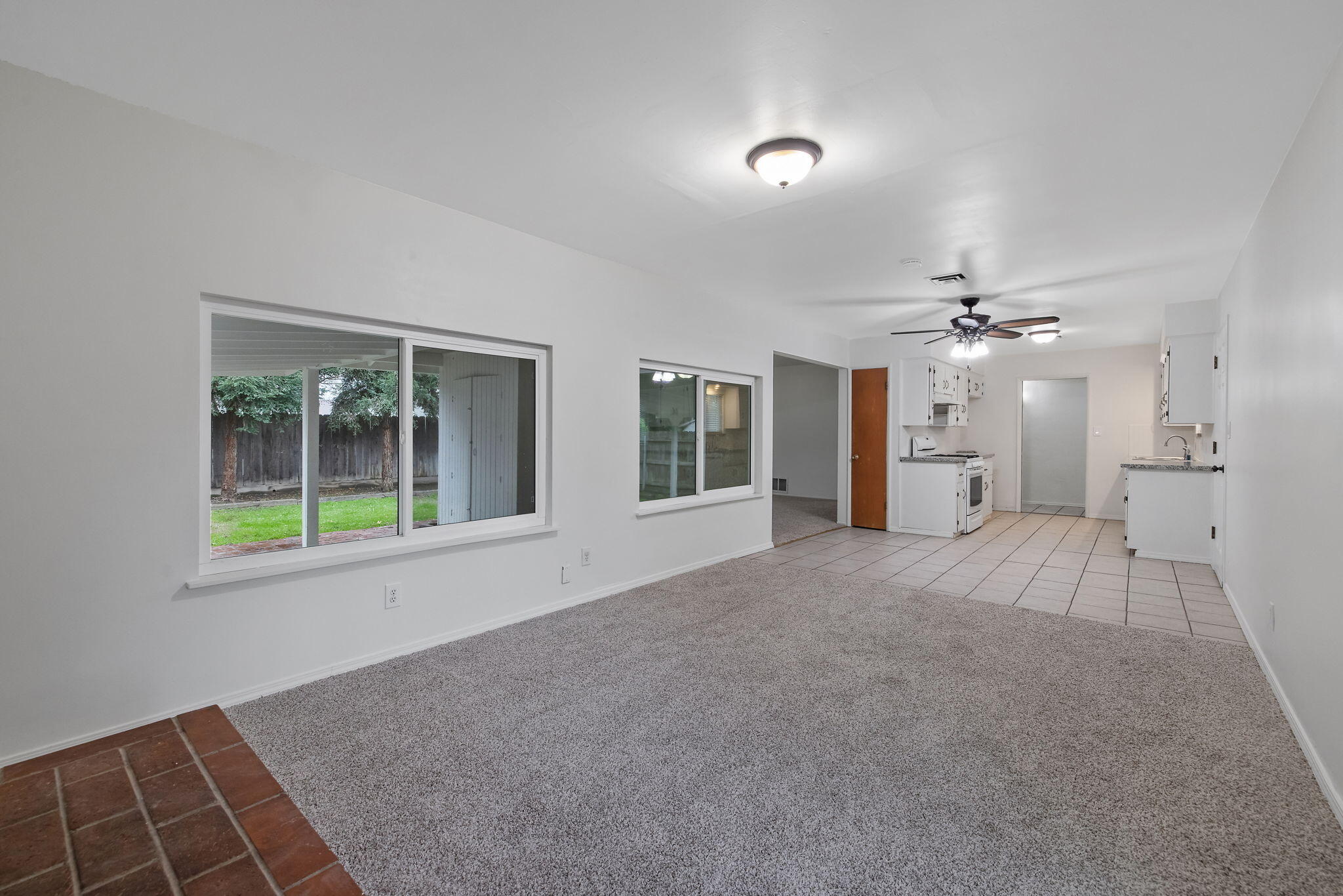 543 S Redwood St, Visalia, CA 93277