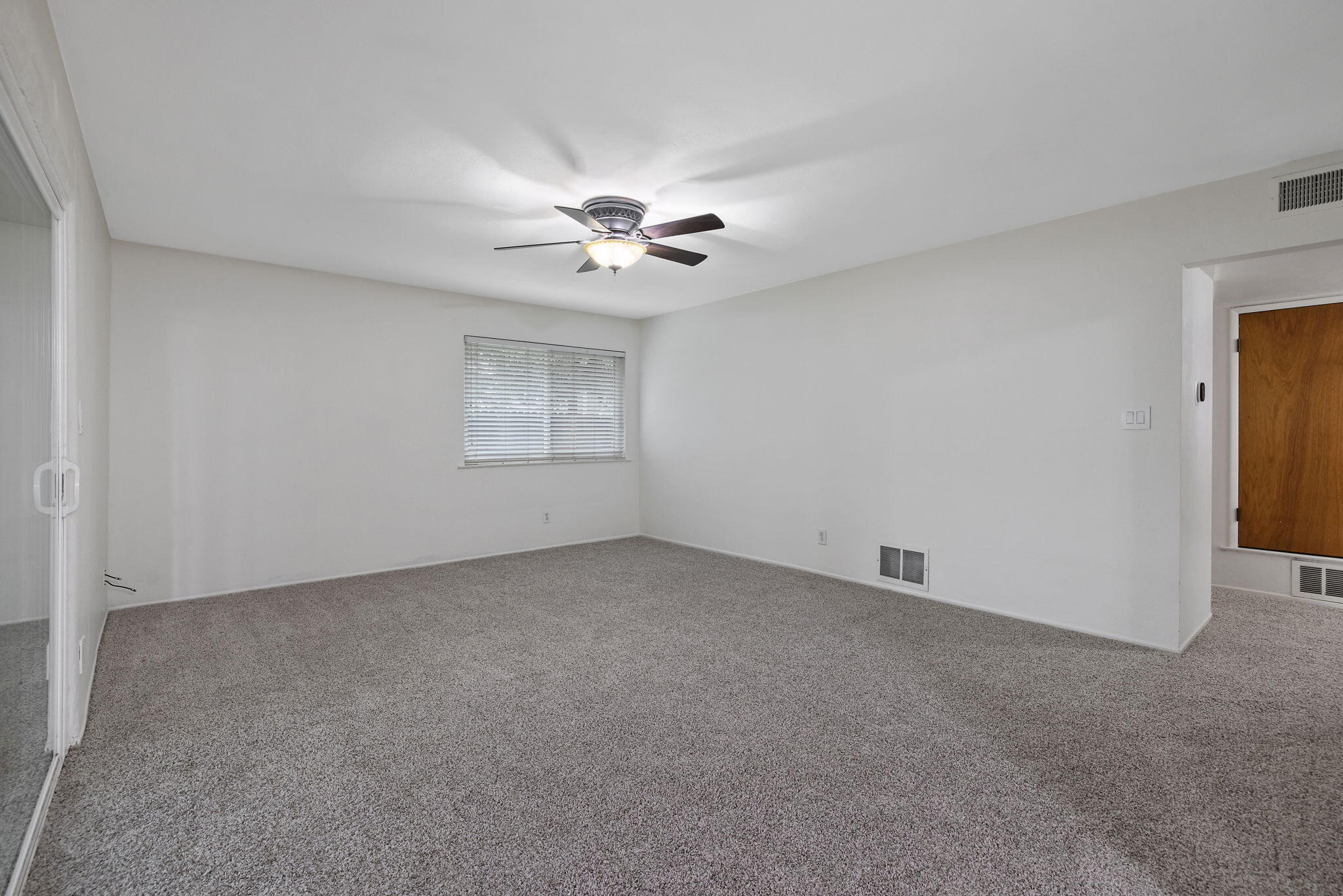 543 S Redwood St, Visalia, CA 93277