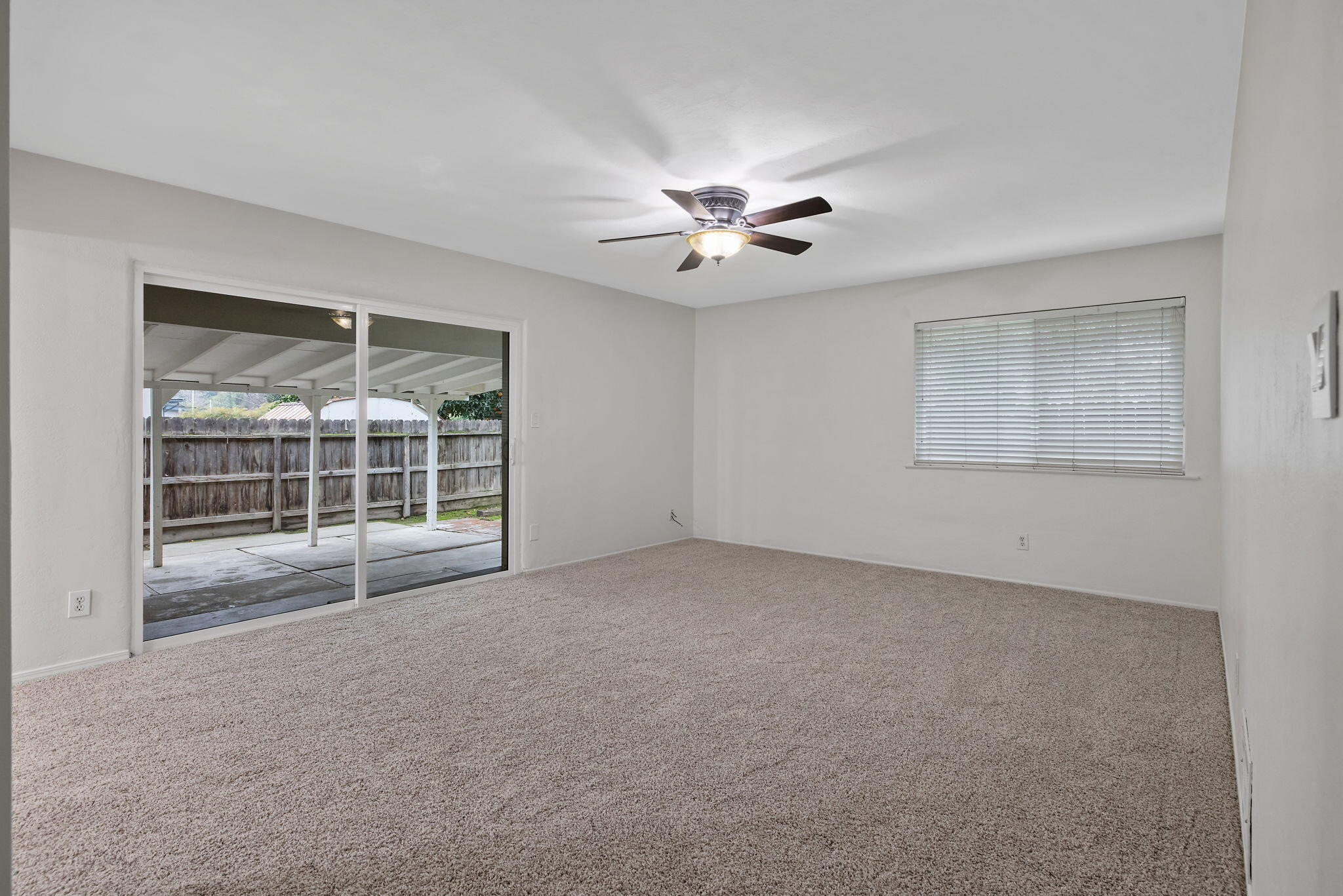 543 S Redwood St, Visalia, CA 93277