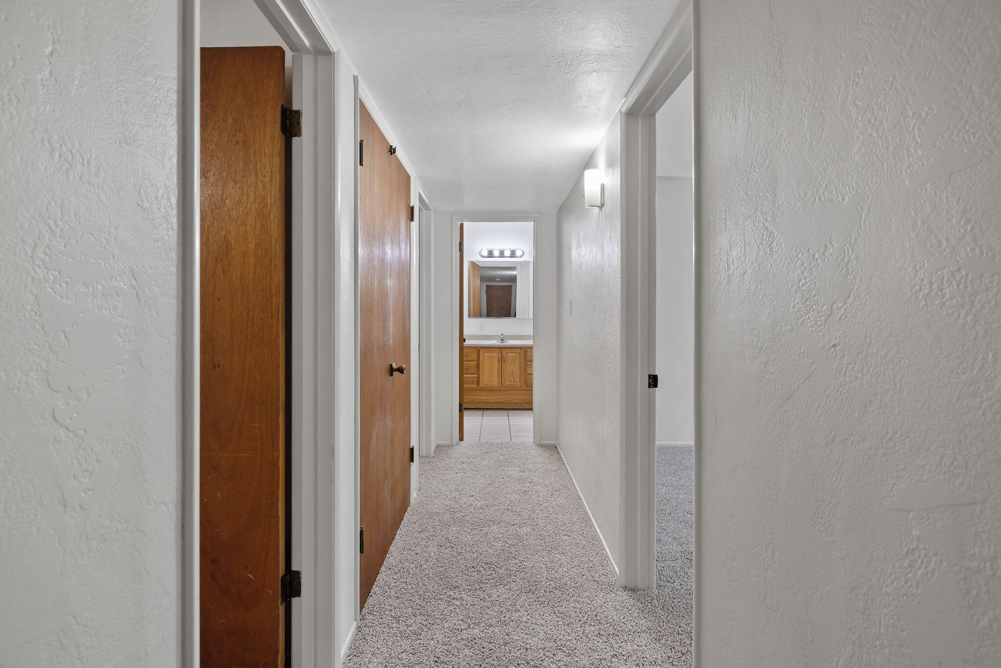 543 S Redwood St, Visalia, CA 93277