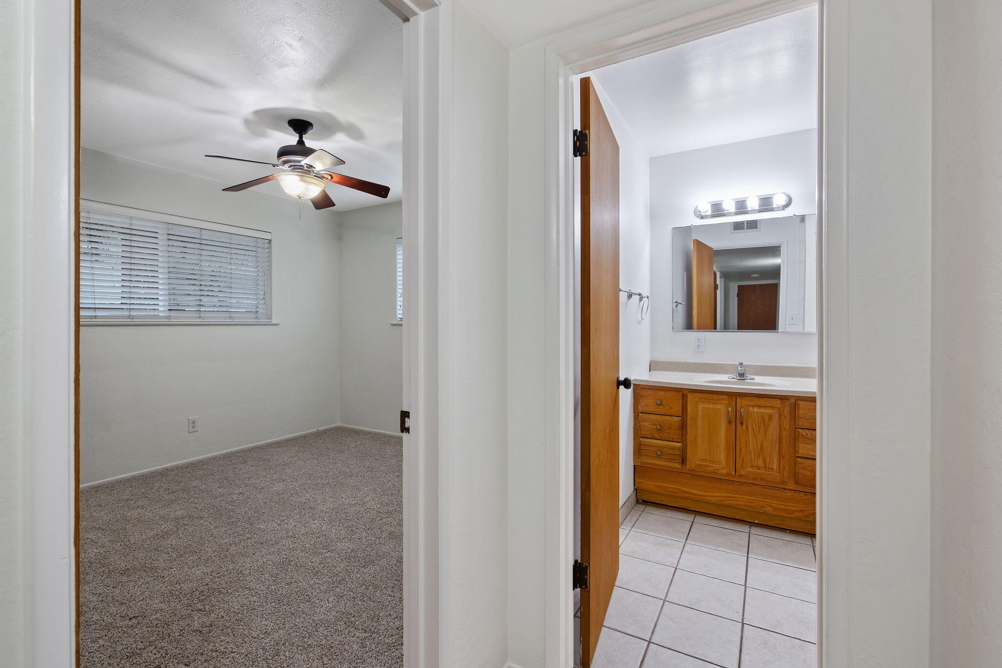 543 S Redwood St, Visalia, CA 93277