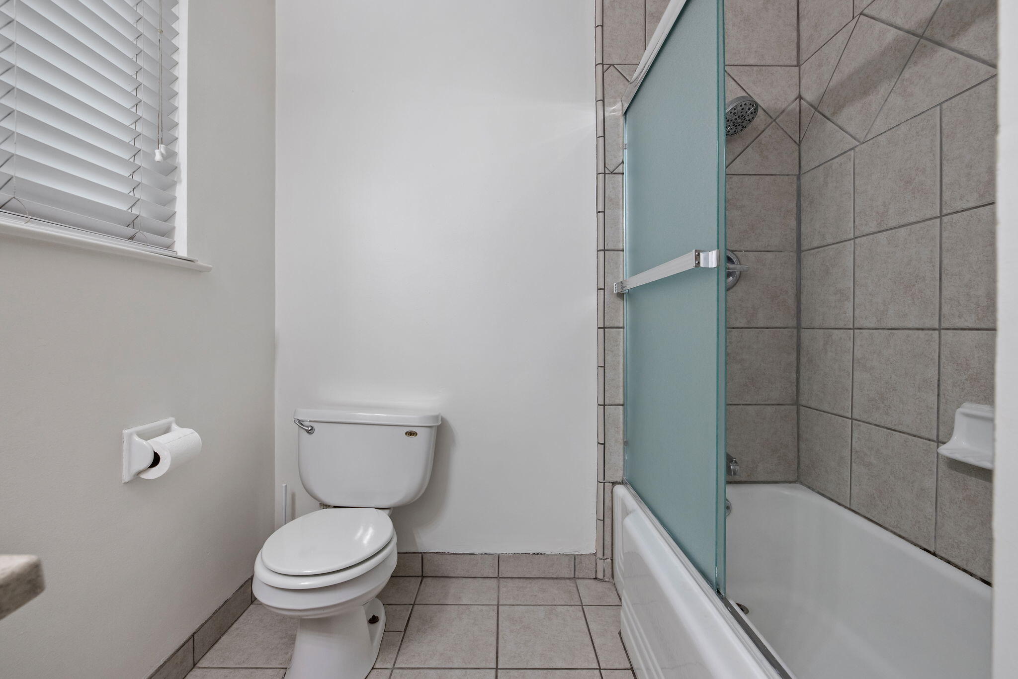 543 S Redwood St, Visalia, CA 93277