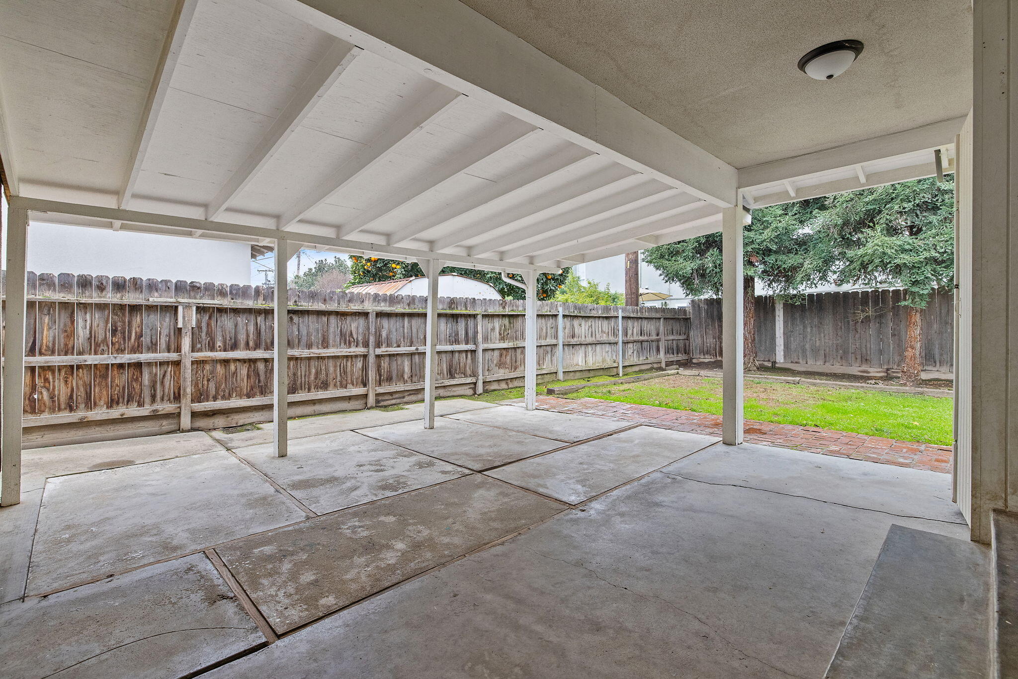 543 S Redwood St, Visalia, CA 93277