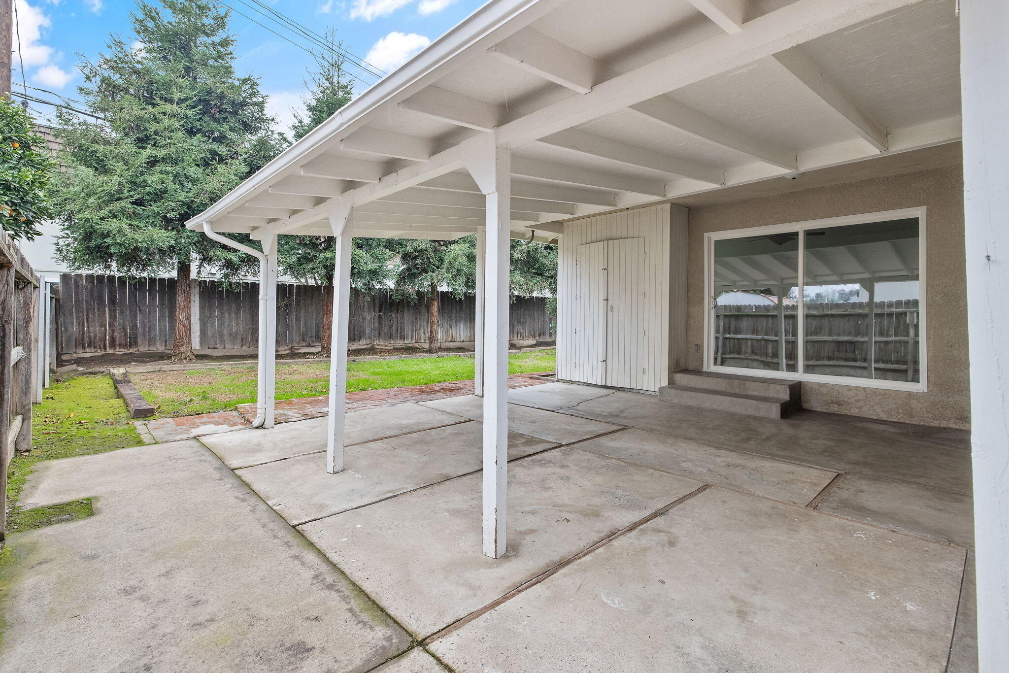543 S Redwood St, Visalia, CA 93277