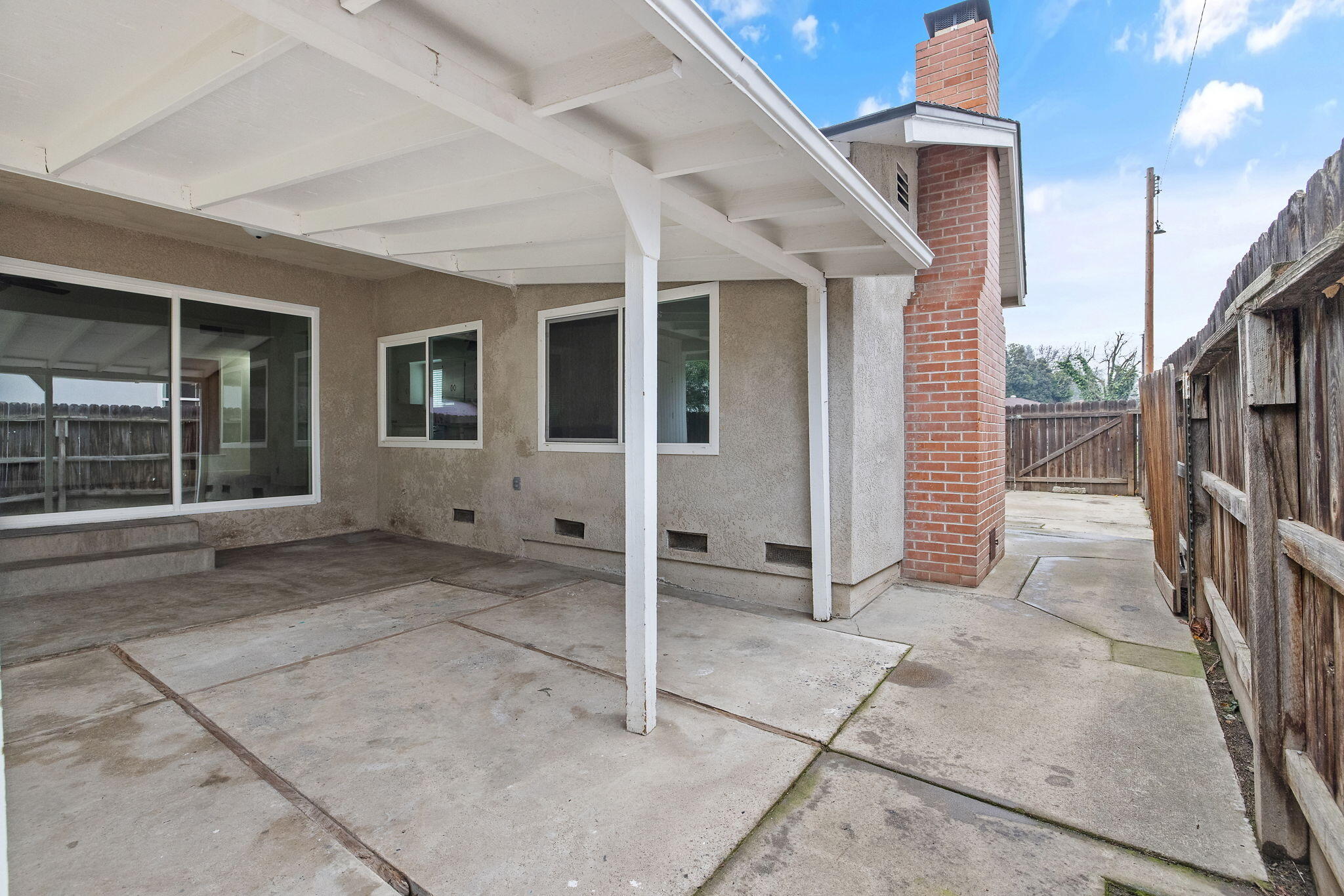 543 S Redwood St, Visalia, CA 93277