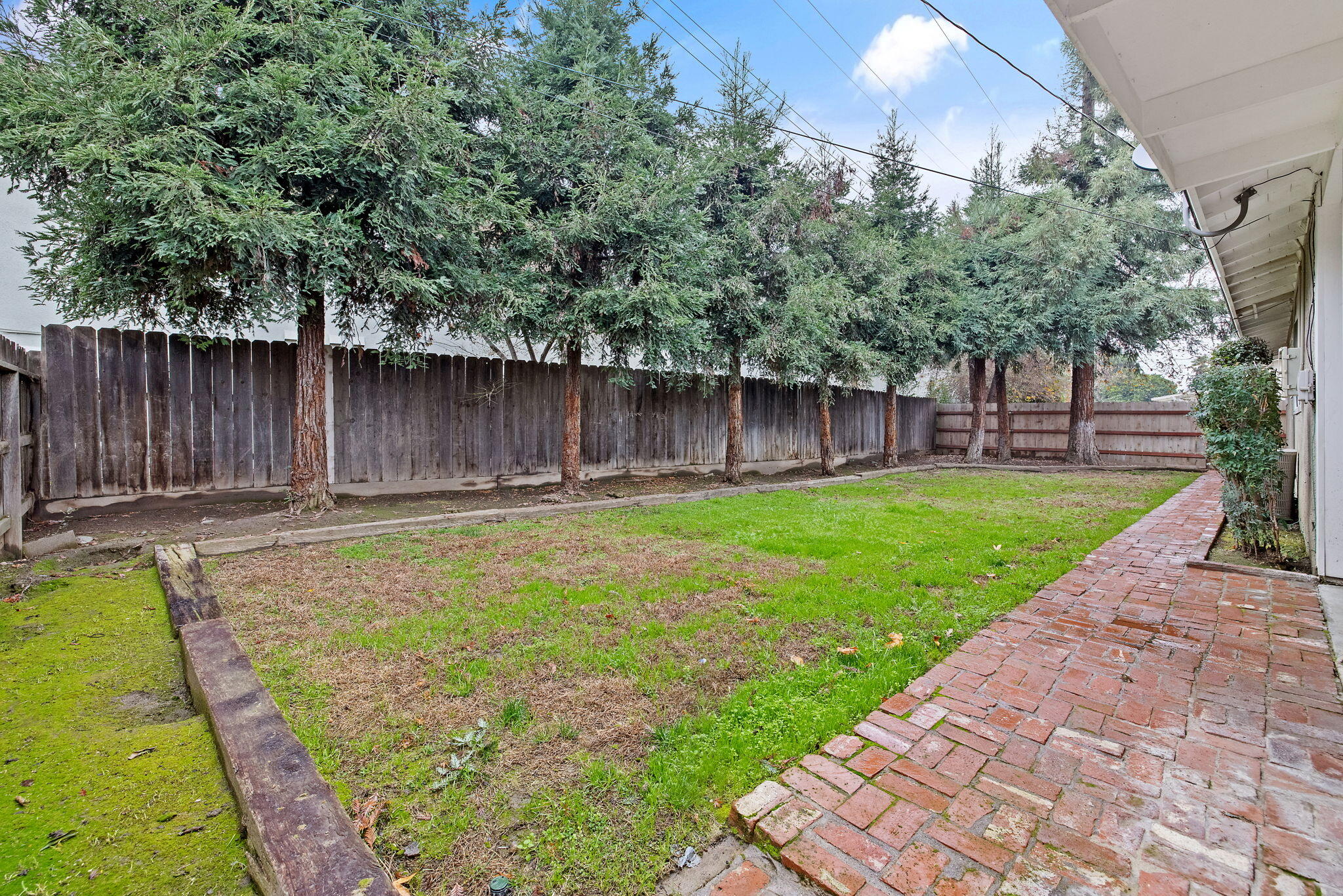 543 S Redwood St, Visalia, CA 93277