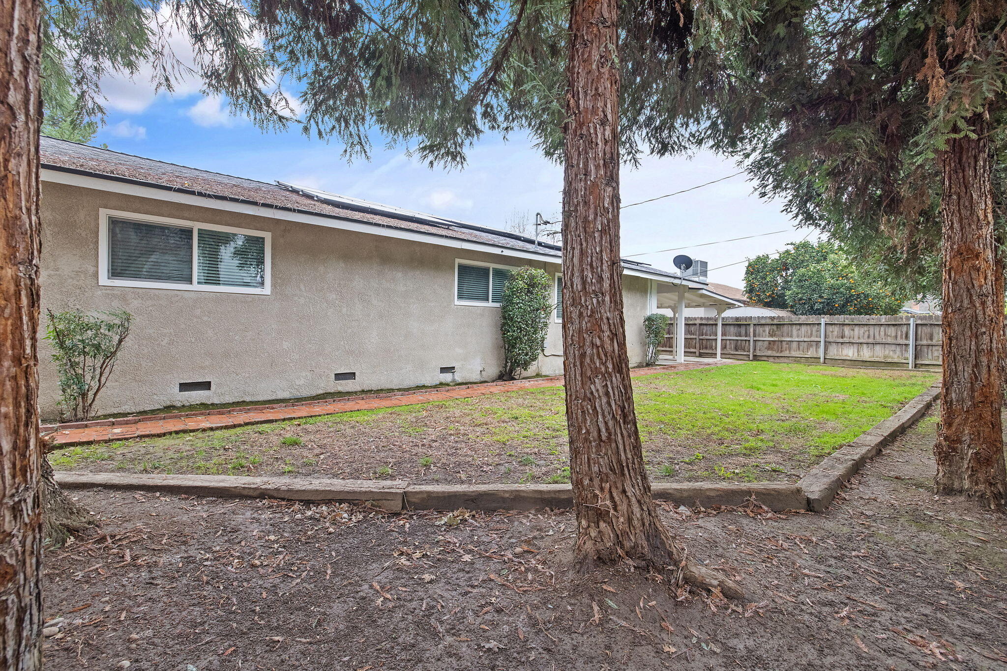 543 S Redwood St, Visalia, CA 93277