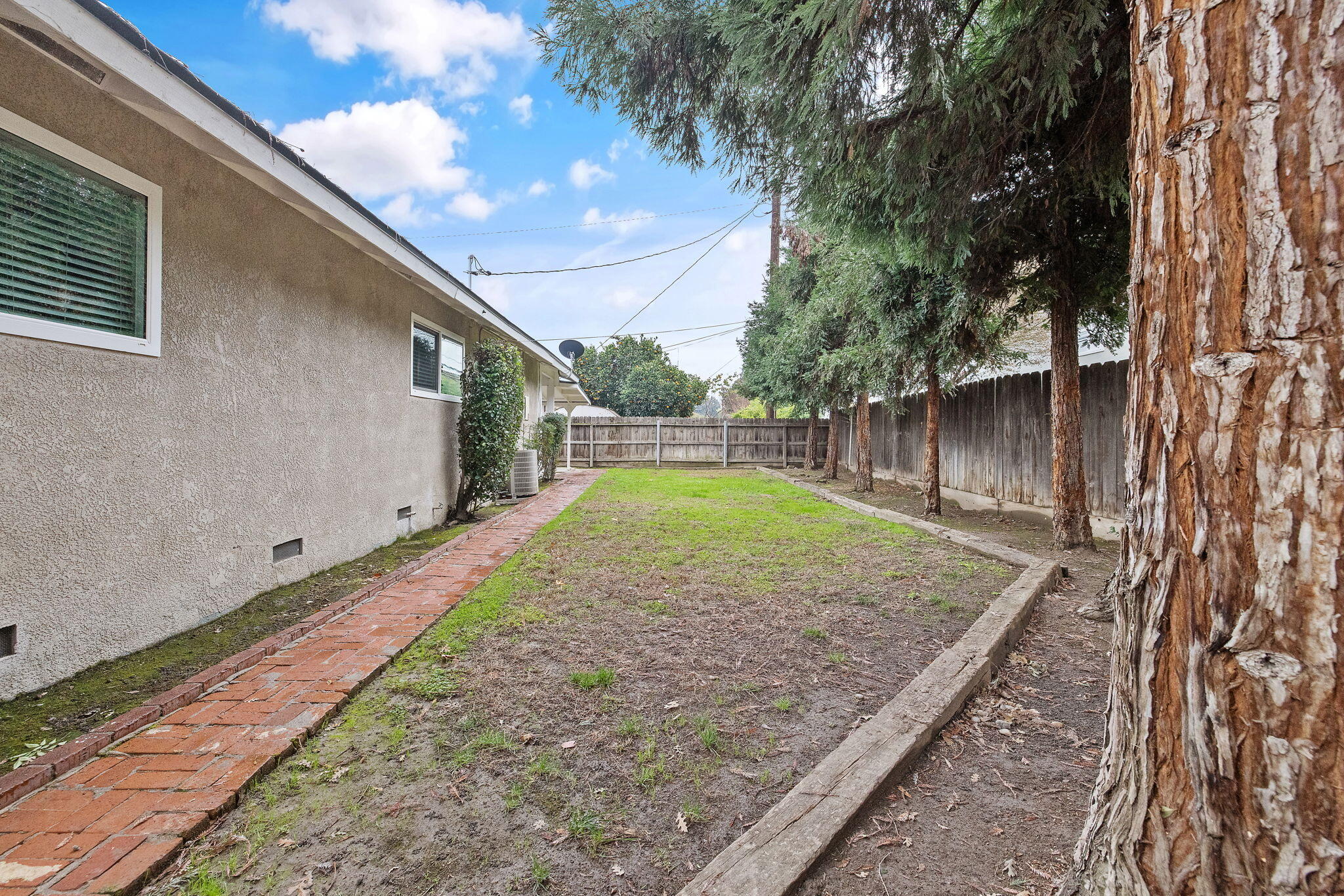 543 S Redwood St, Visalia, CA 93277