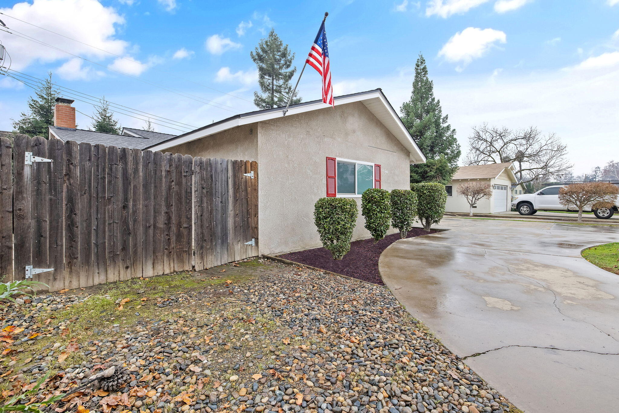 543 S Redwood St, Visalia, CA 93277