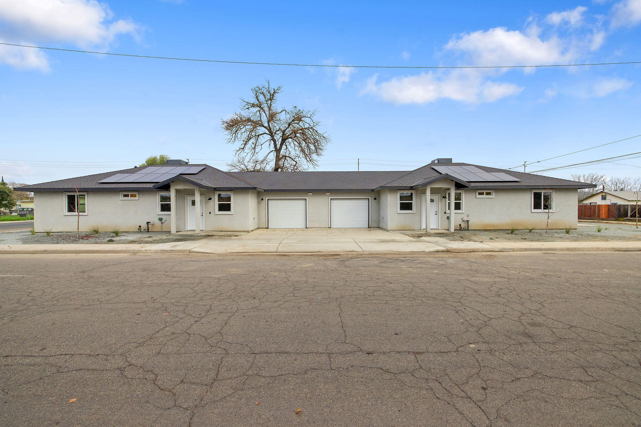 601 E 10th St, Hanford, CA 93230