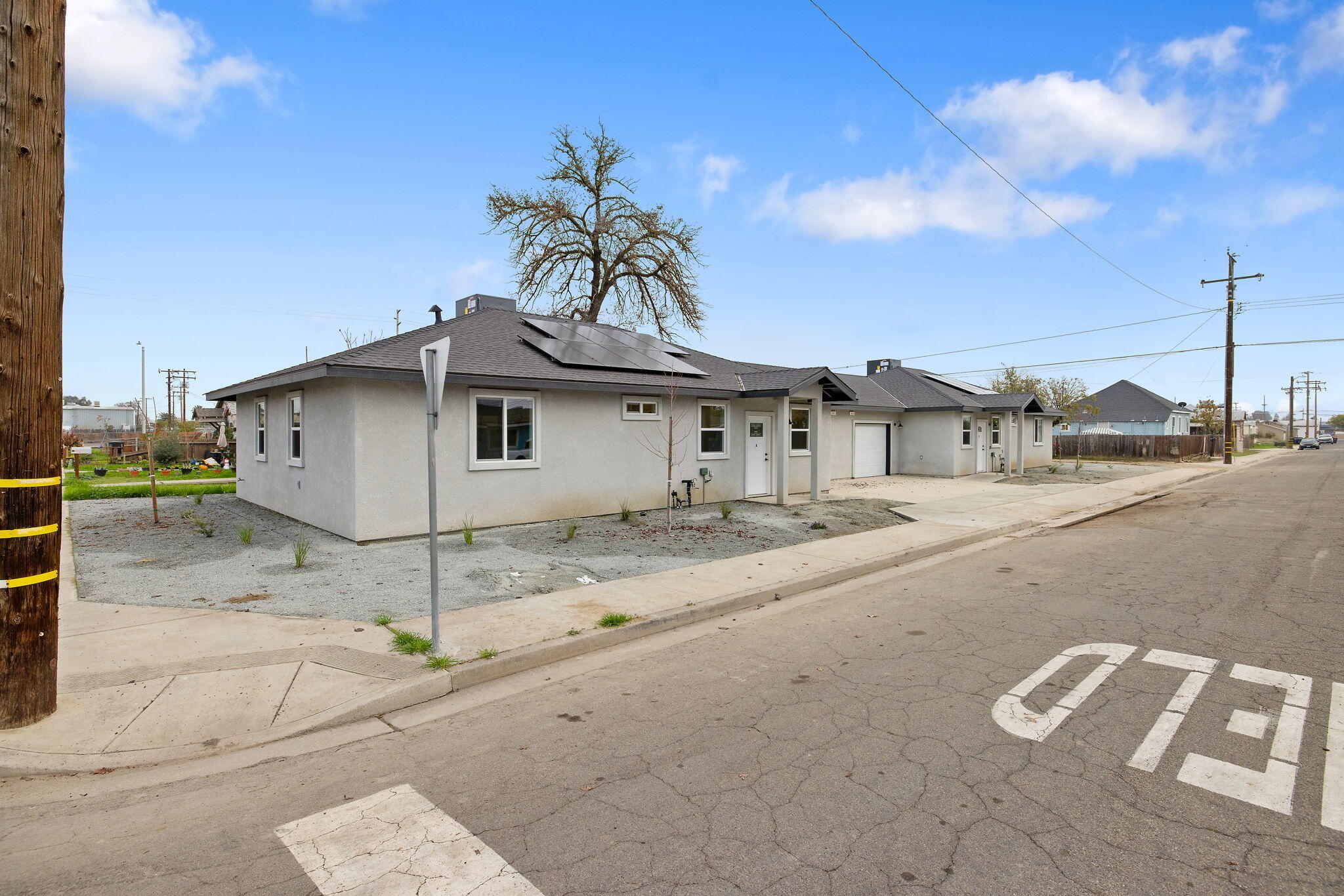 601 E 10th St, Hanford, CA 93230