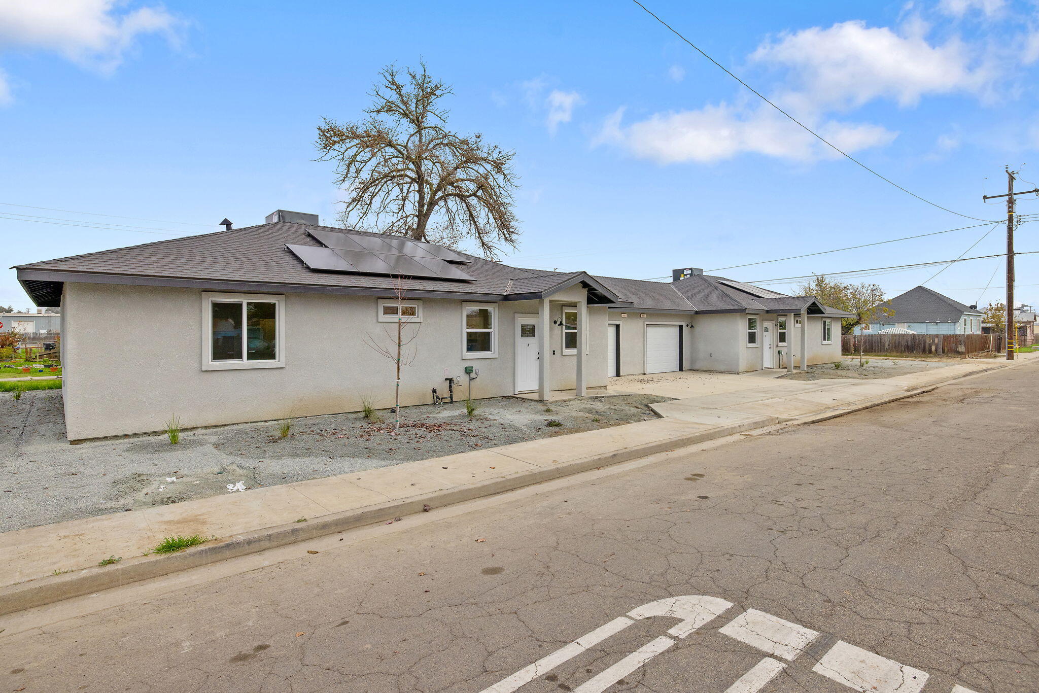 601 E 10th St, Hanford, CA 93230