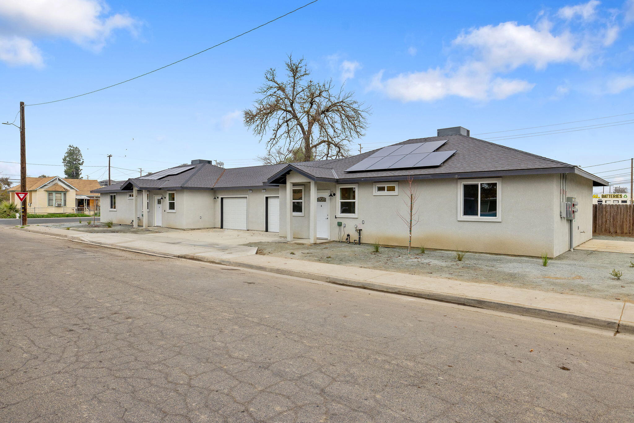 601 E 10th St, Hanford, CA 93230