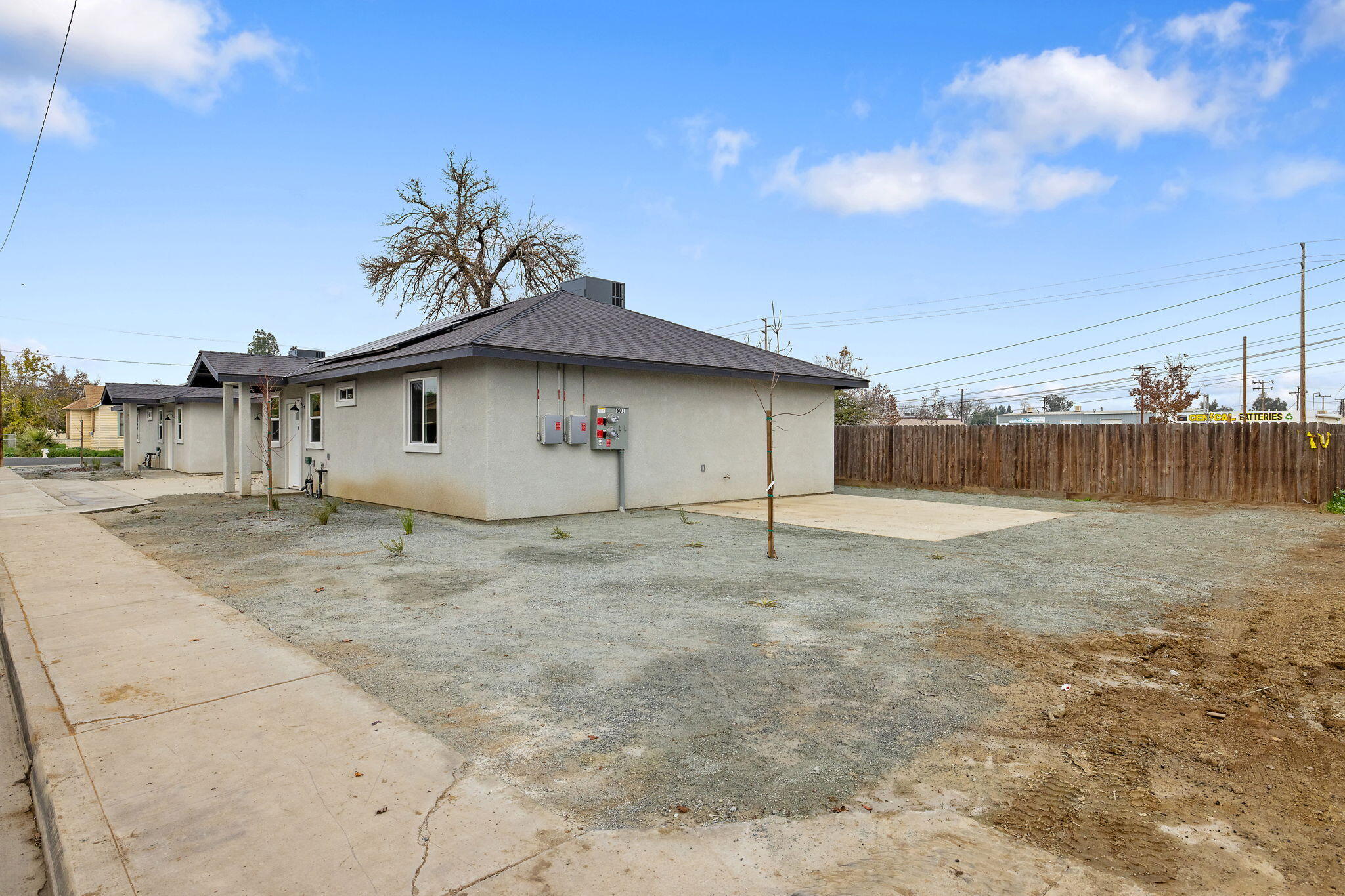 601 E 10th St, Hanford, CA 93230