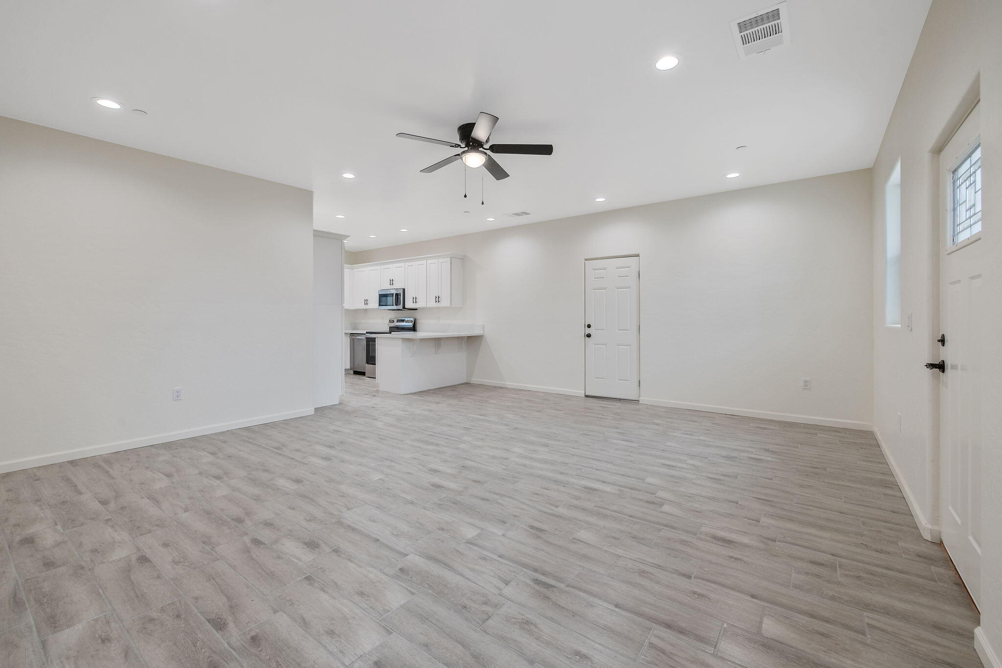 601 E 10th St, Hanford, CA 93230