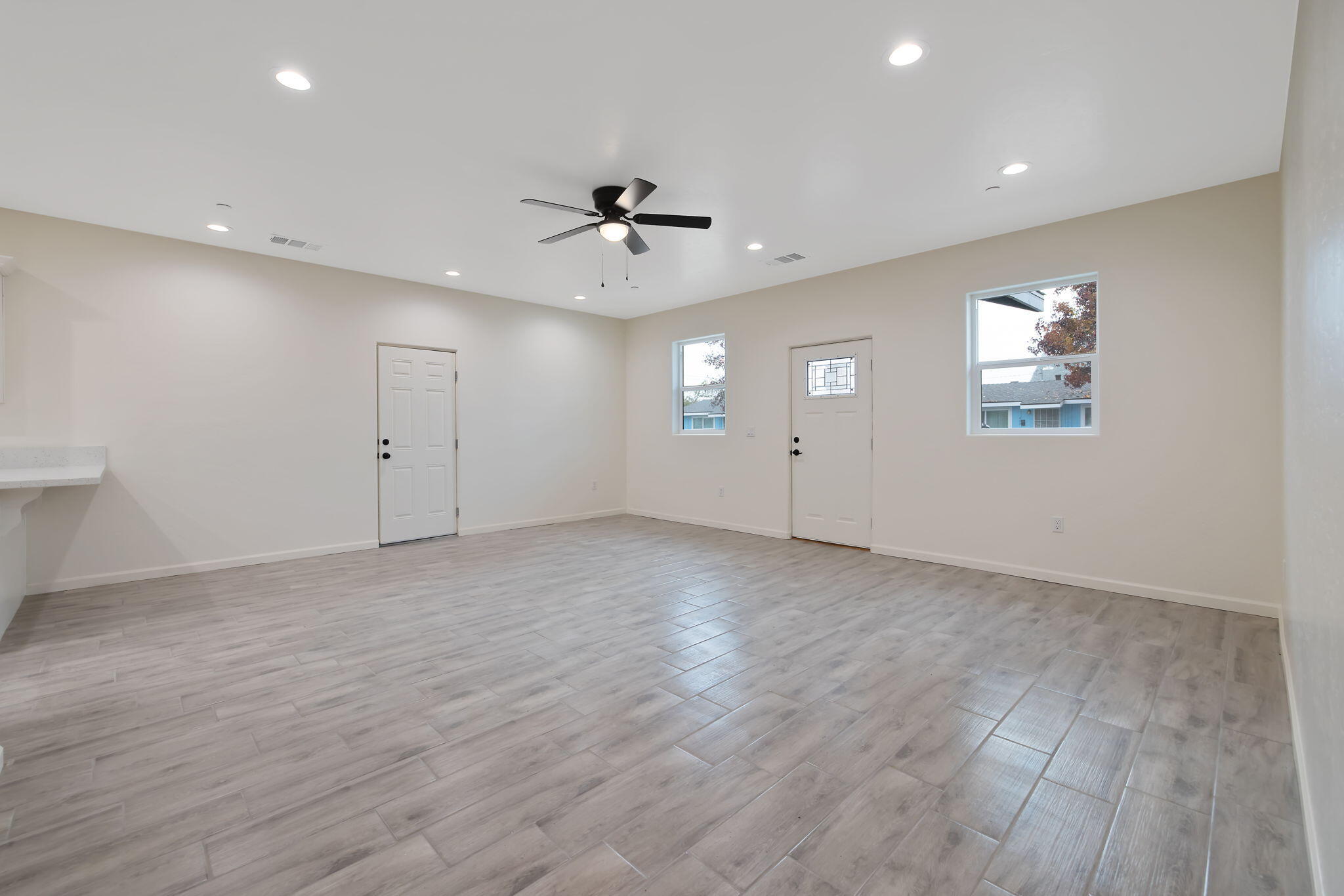 601 E 10th St, Hanford, CA 93230