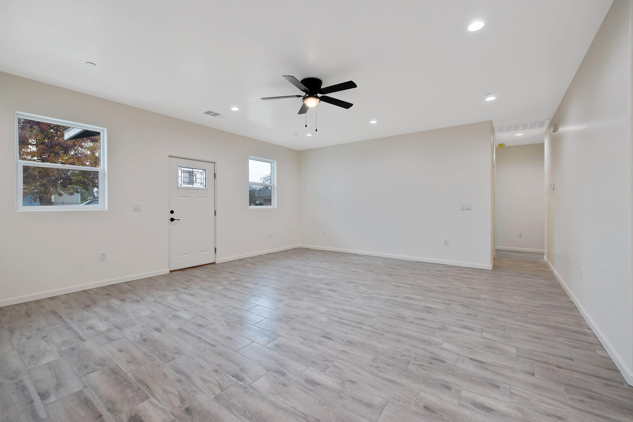 601 E 10th St, Hanford, CA 93230