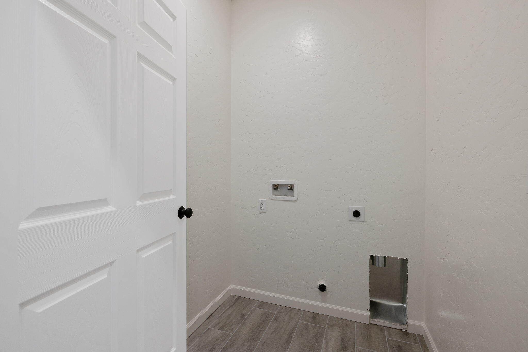 601 E 10th St, Hanford, CA 93230