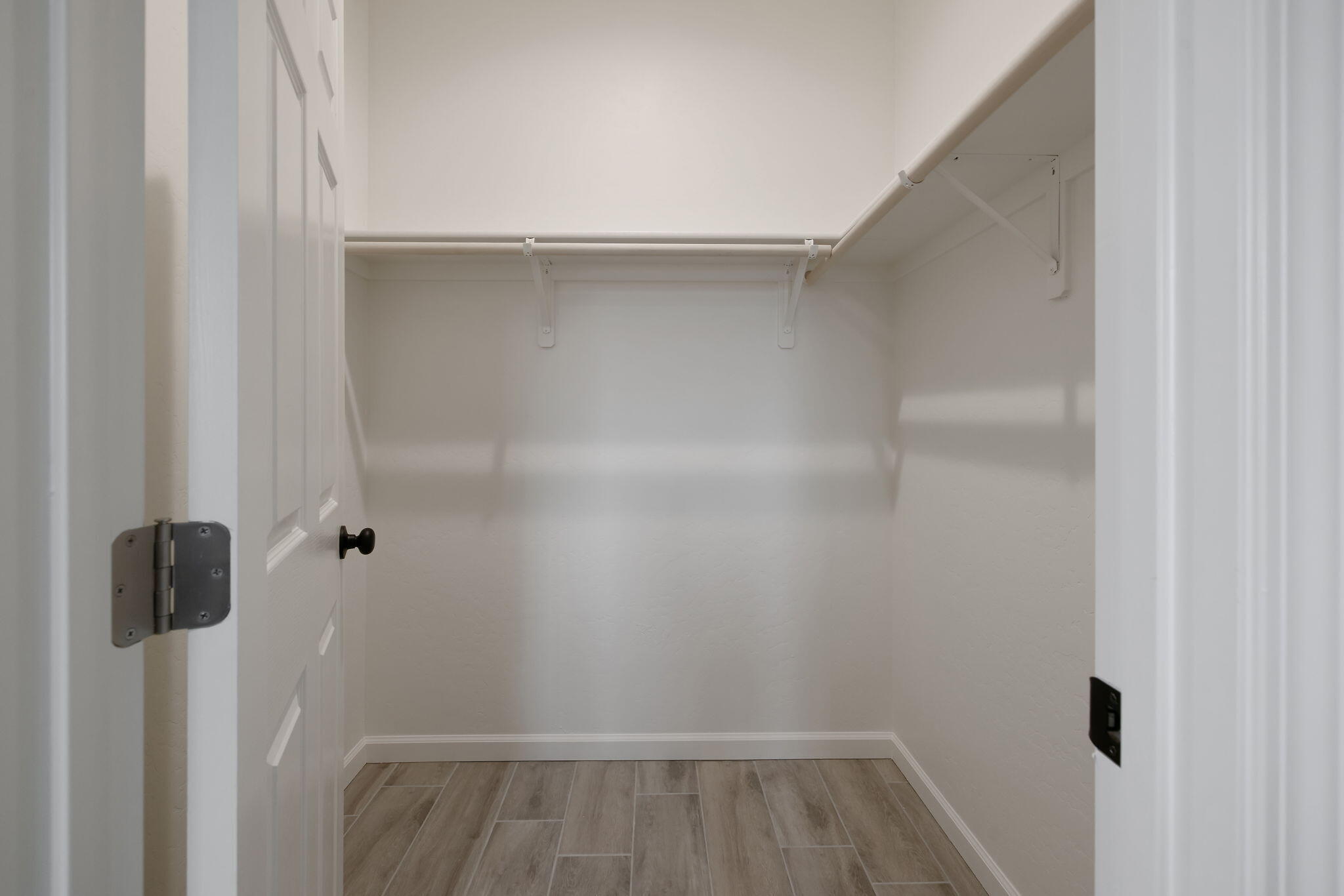 601 E 10th St, Hanford, CA 93230