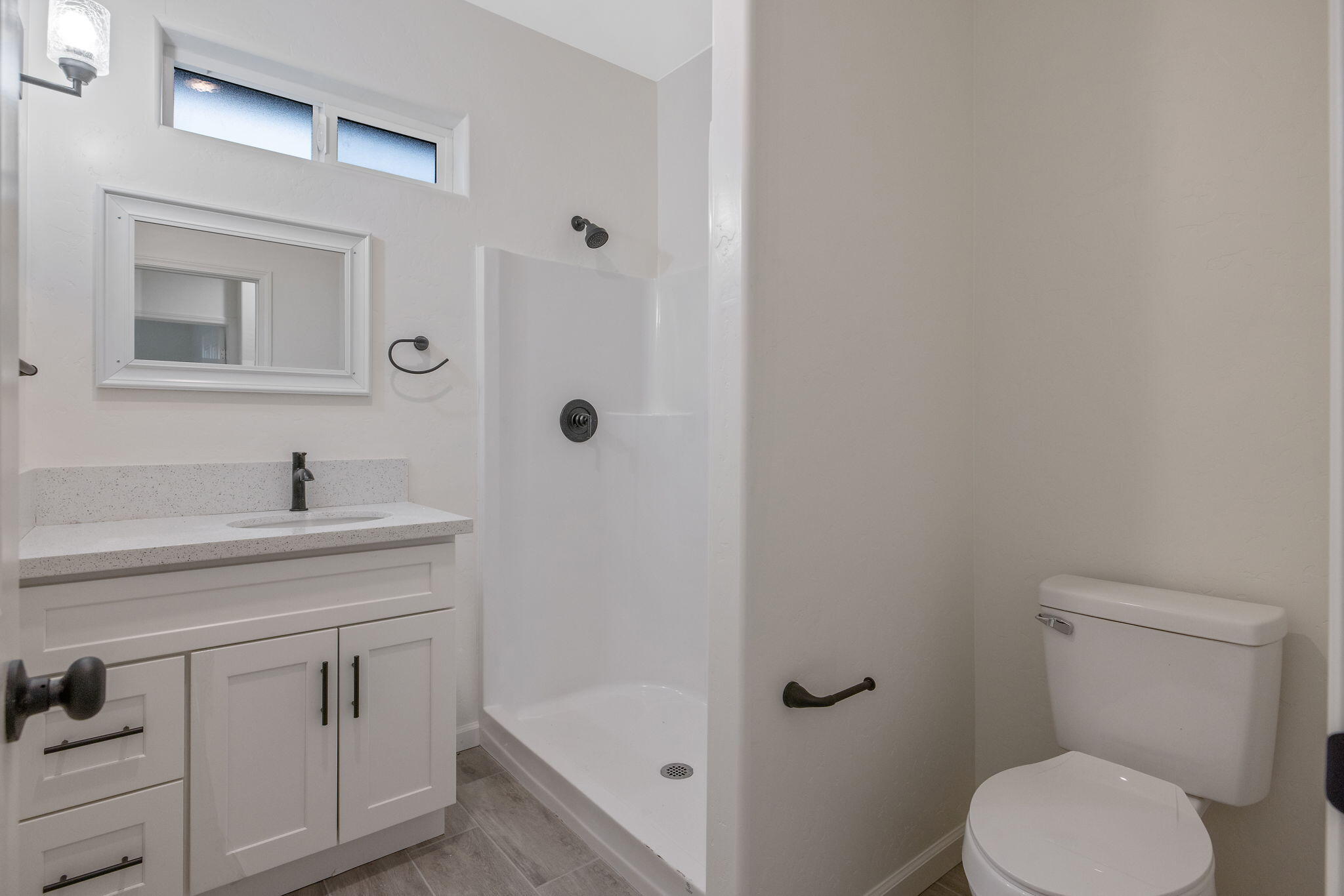 601 E 10th St, Hanford, CA 93230