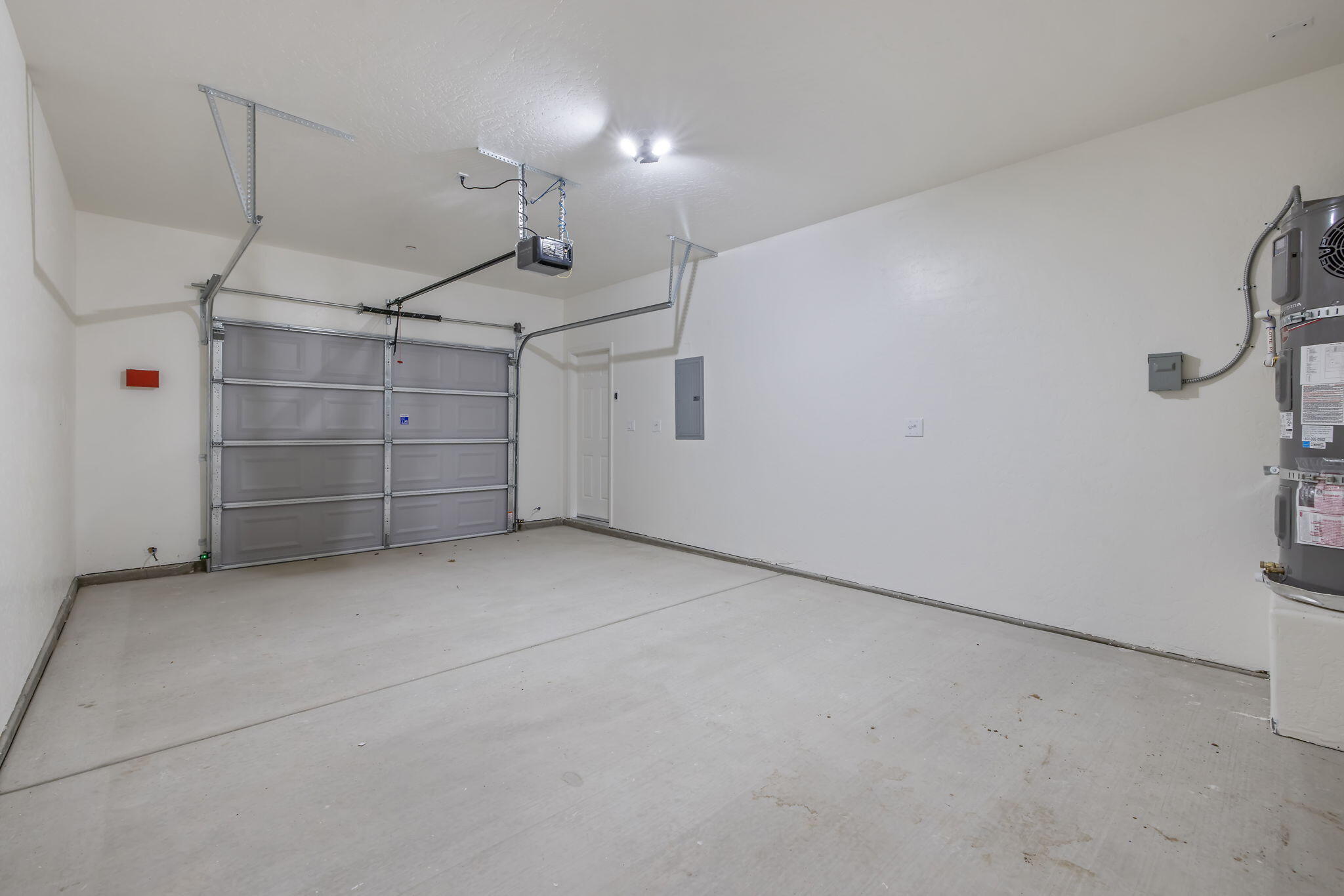 601 E 10th St, Hanford, CA 93230