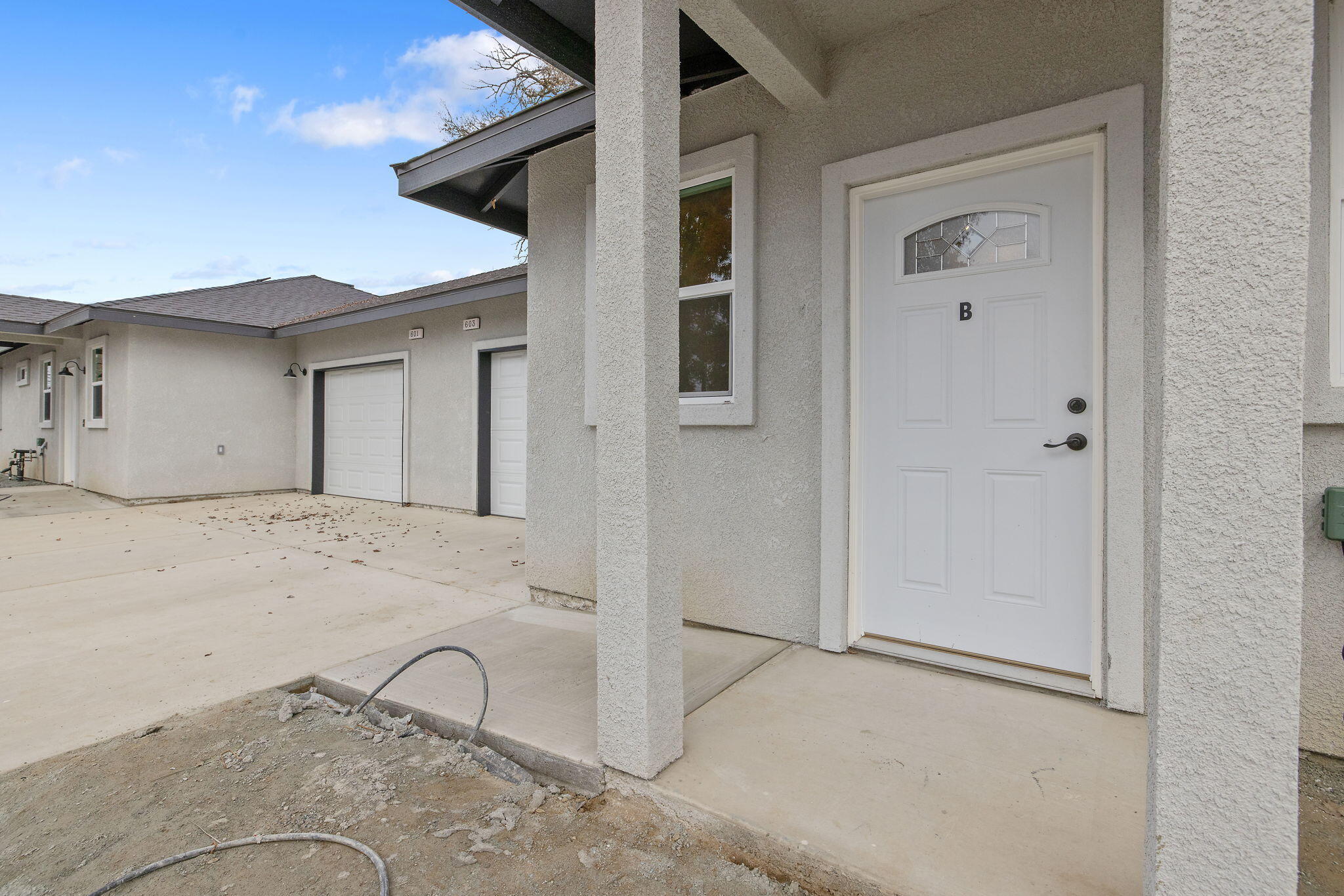 601 E 10th St, Hanford, CA 93230