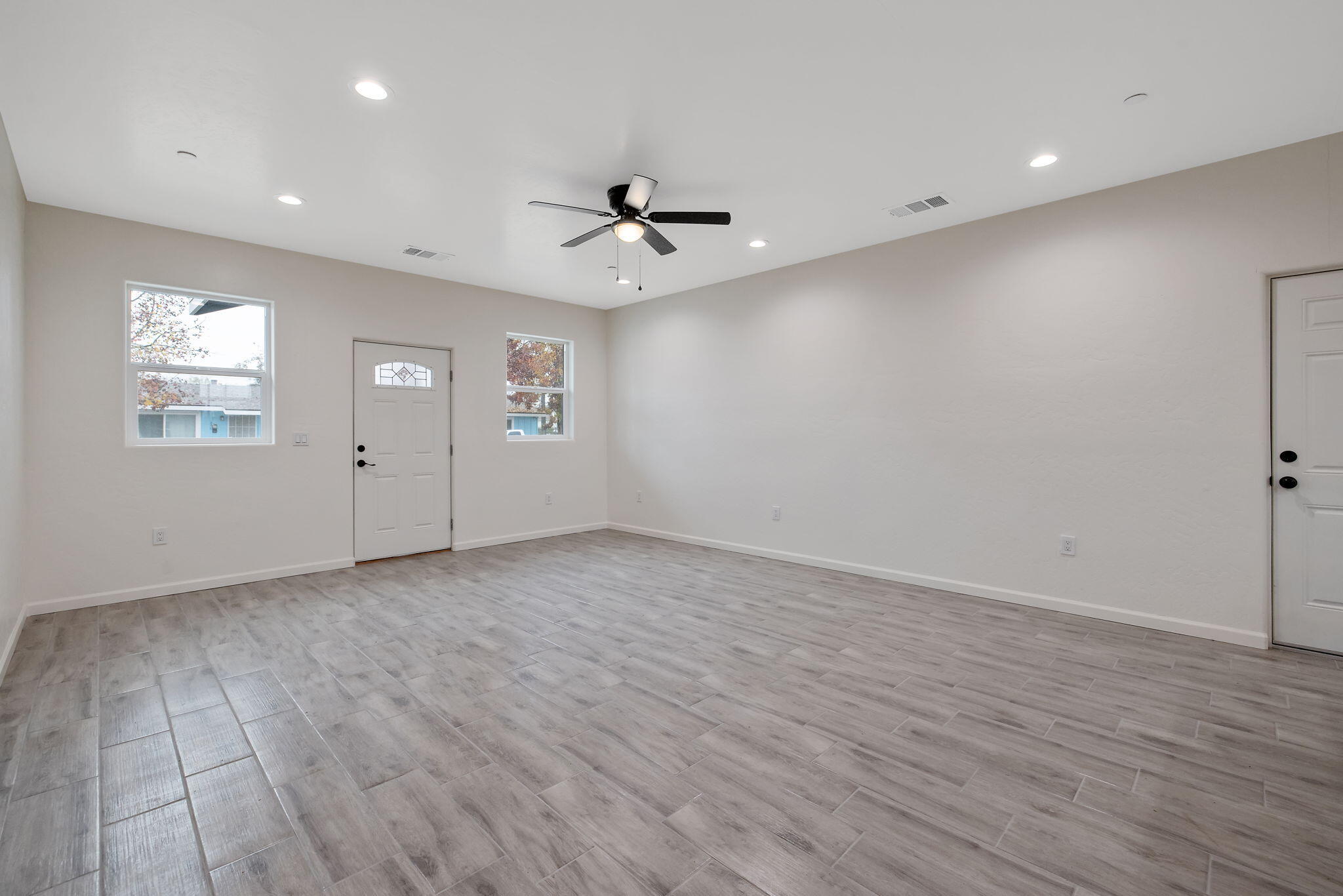 601 E 10th St, Hanford, CA 93230