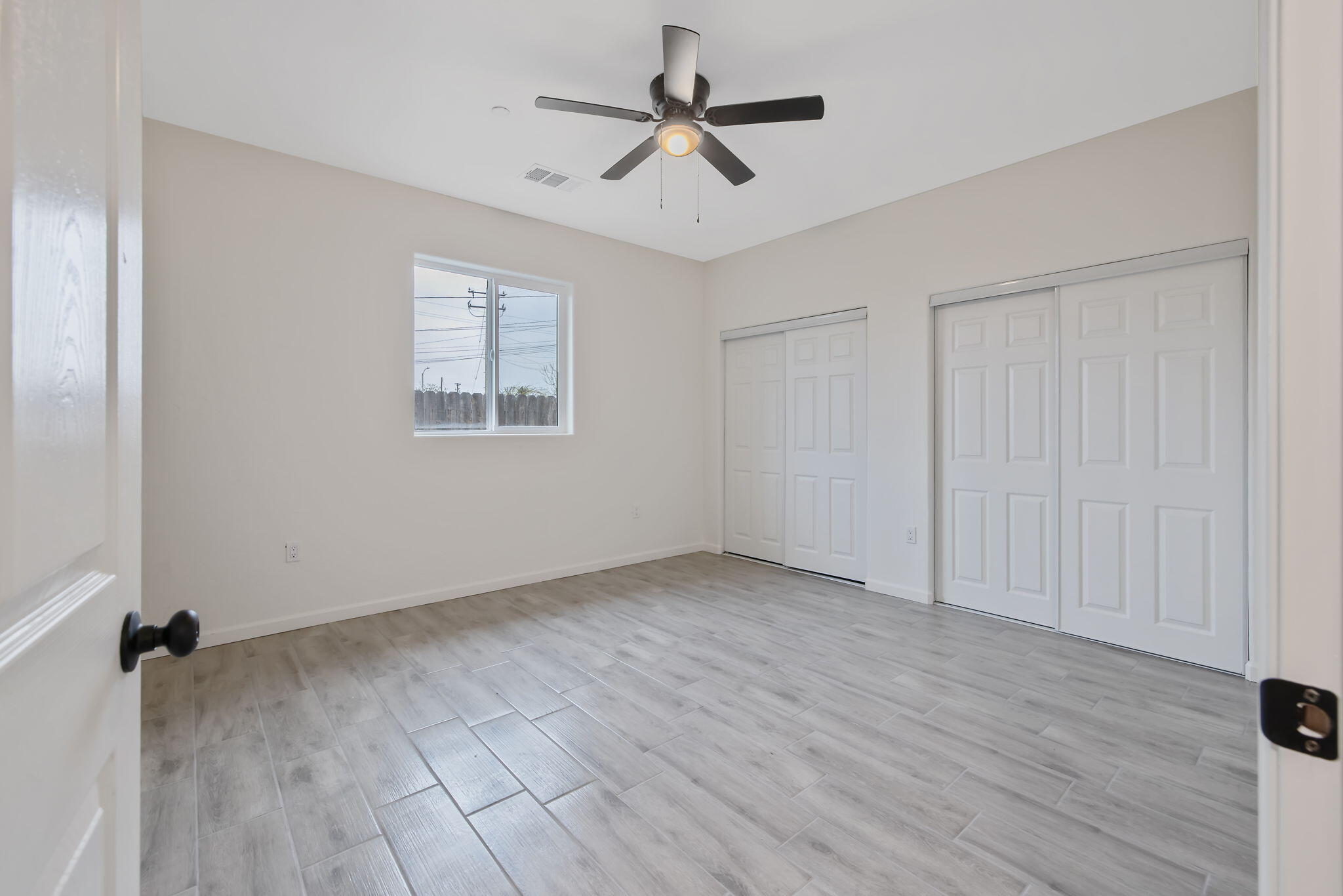 601 E 10th St, Hanford, CA 93230