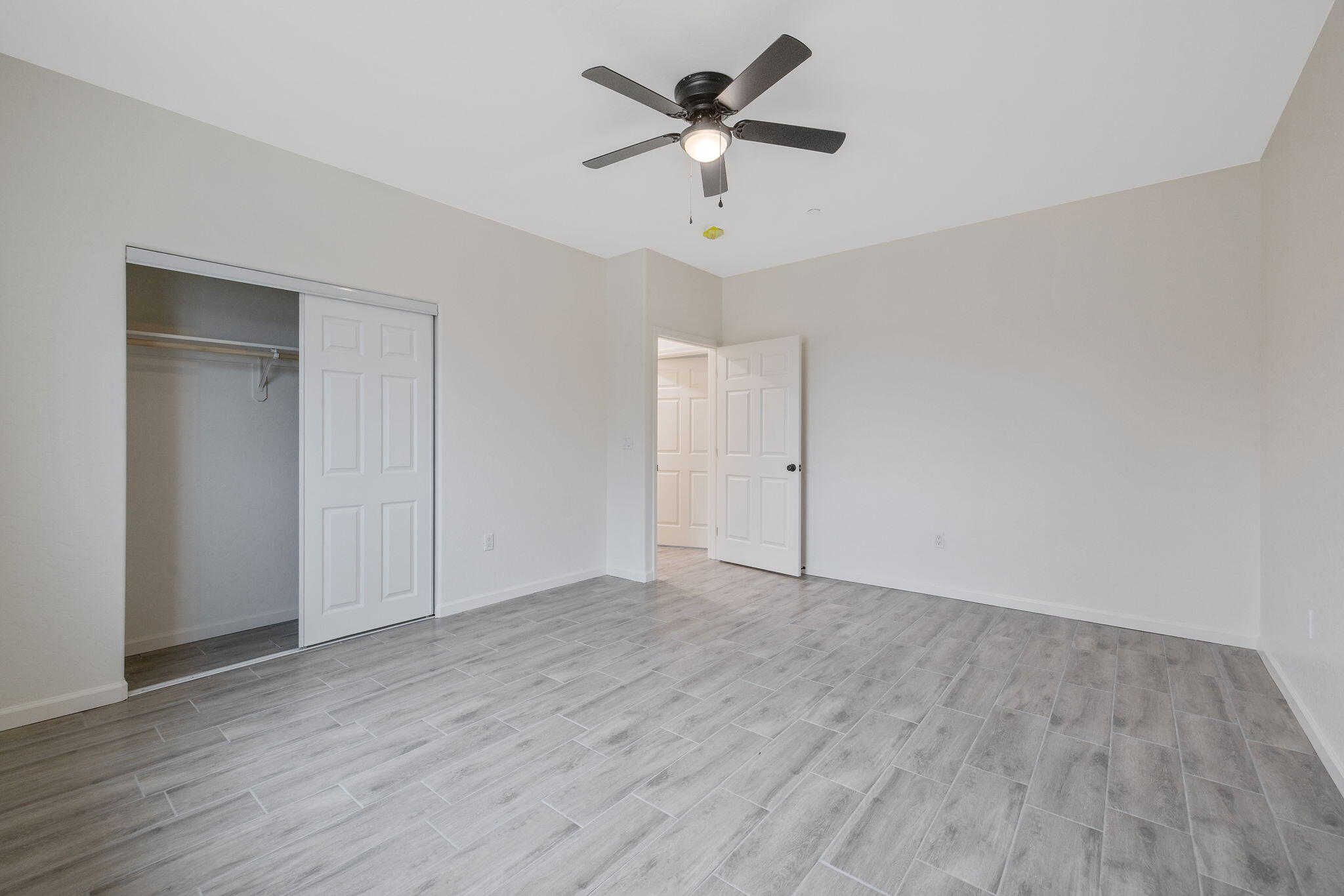 601 E 10th St, Hanford, CA 93230