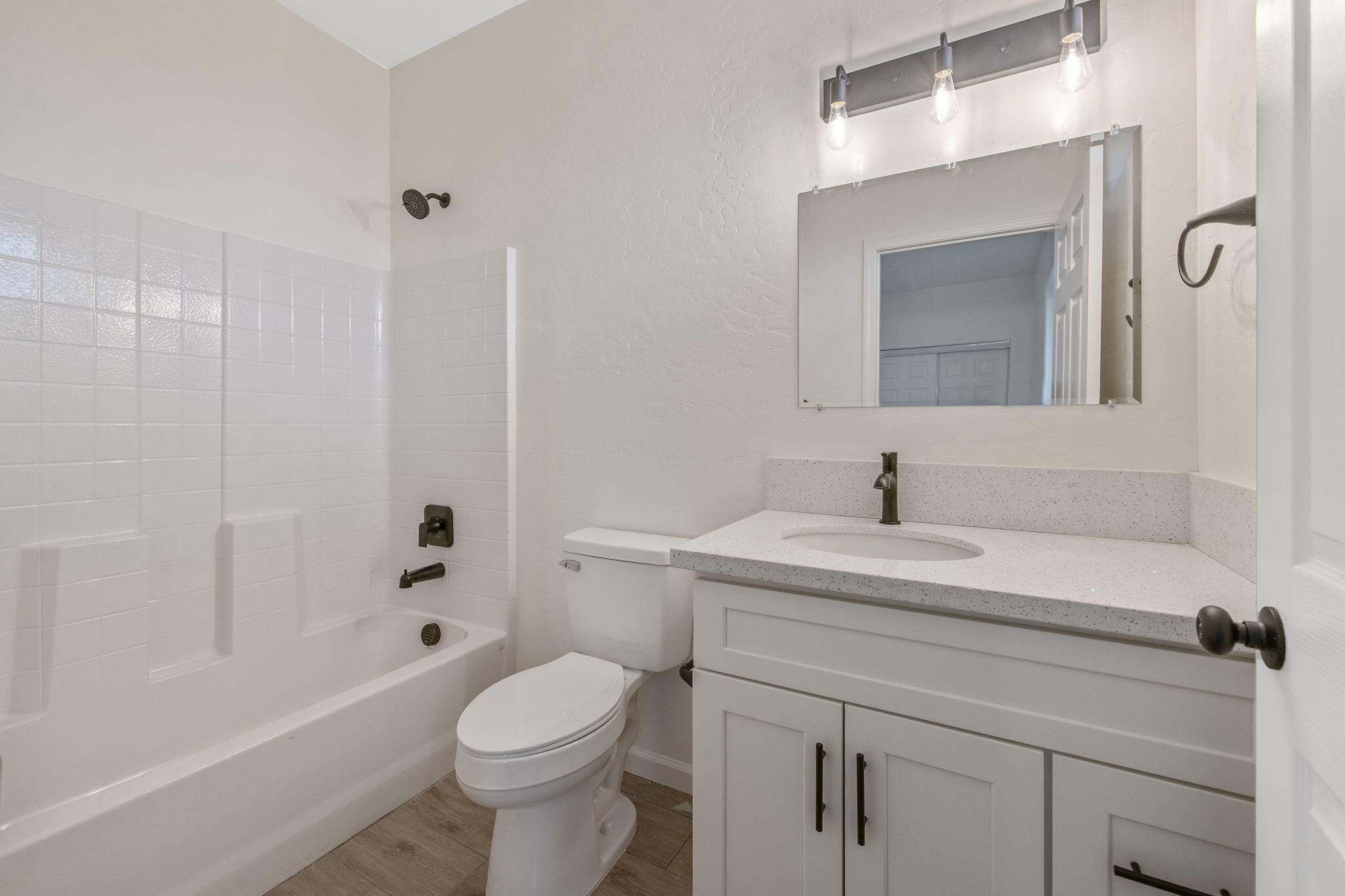 601 E 10th St, Hanford, CA 93230